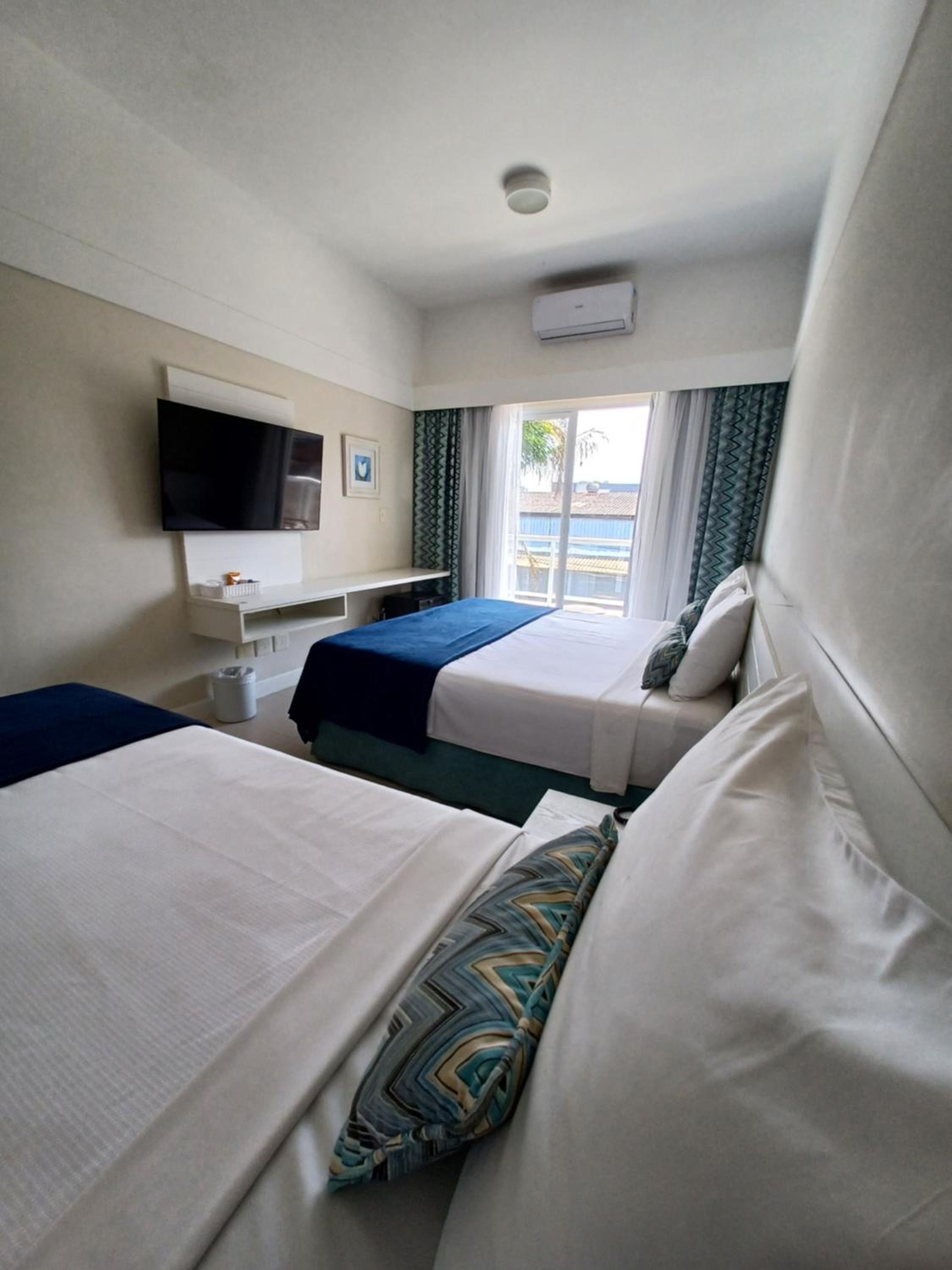 Superior Triple Room with Partial Sea View photo 3