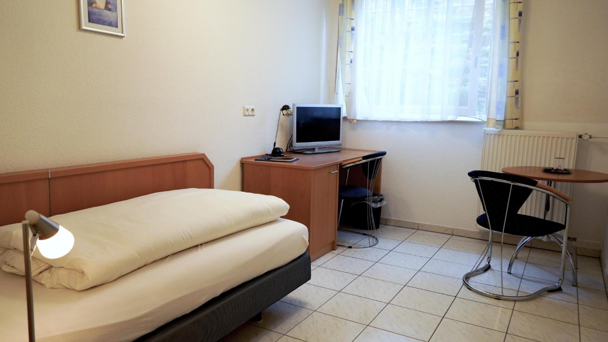 Single Room with Bathroom photo 3