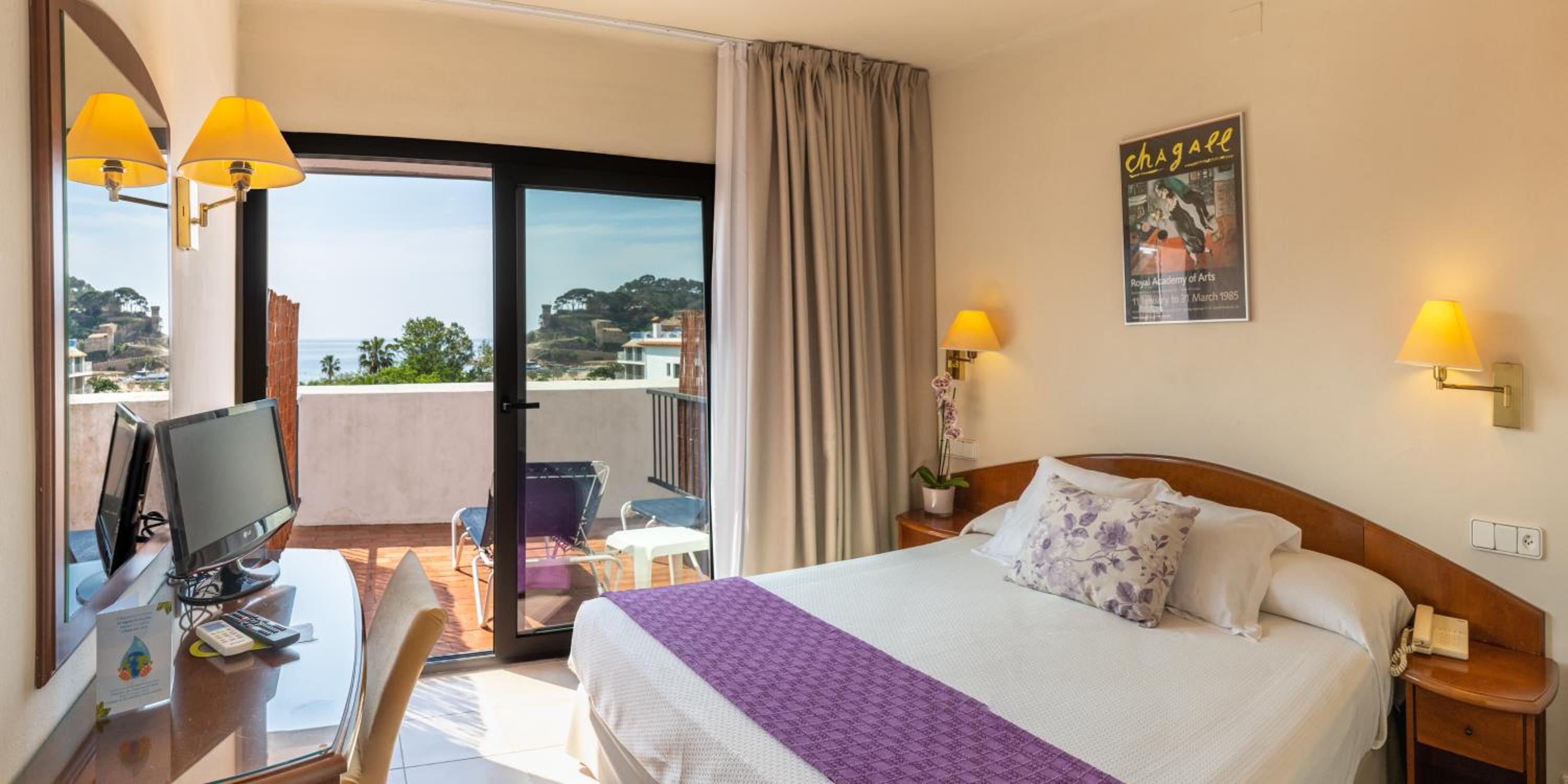 Double or Twin Room with Sea View photo 2