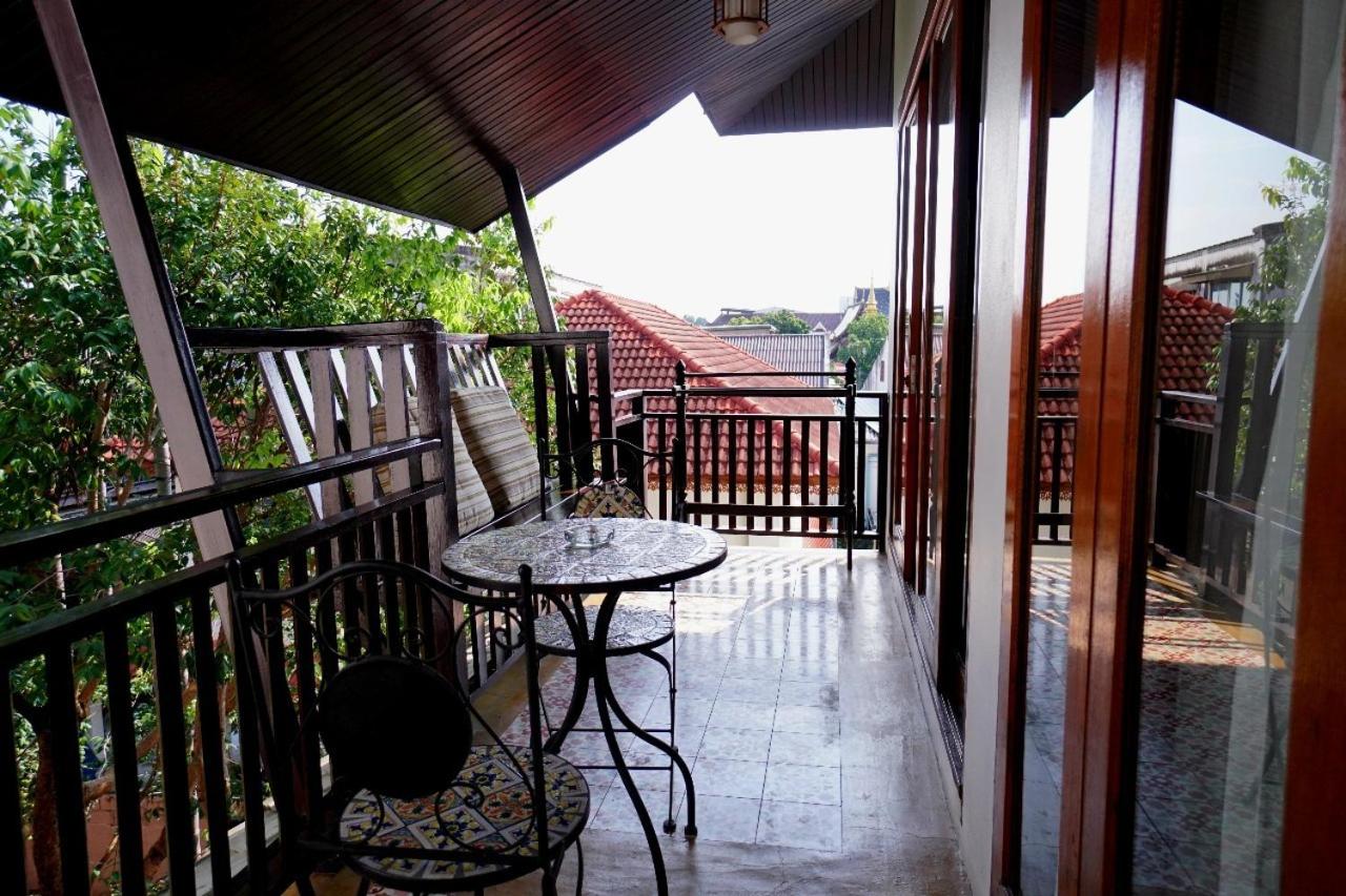 Family Room with Balcony - Photo 4