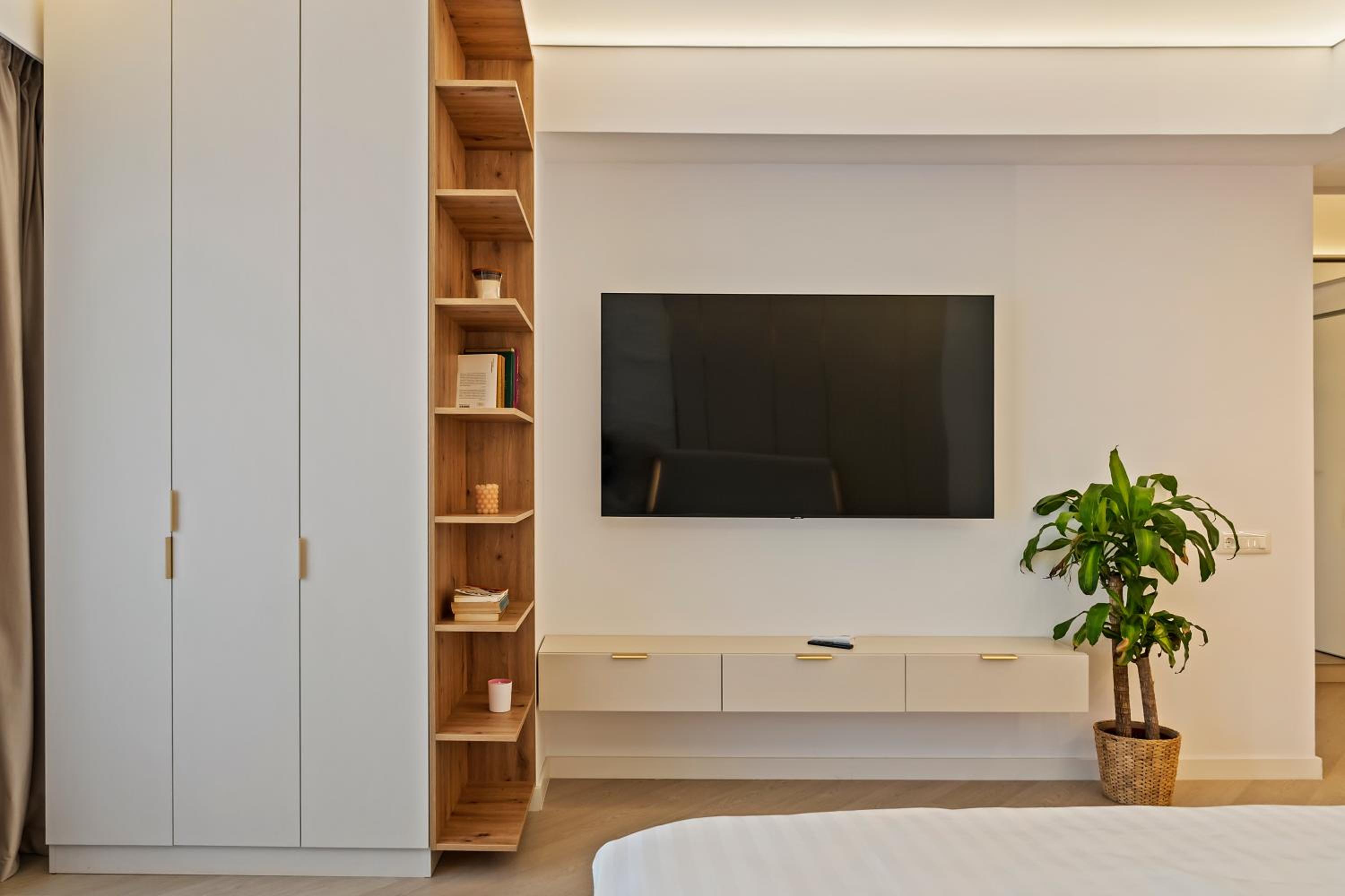 One-Bedroom Apartment photo 2