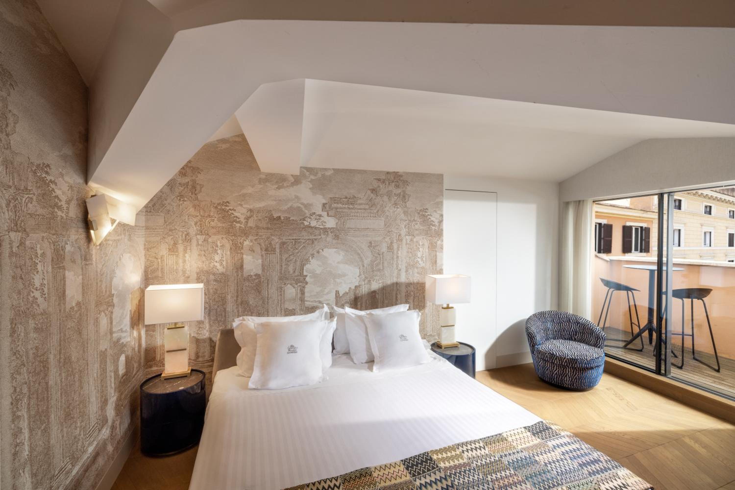 Suite with Balcony thumbnail 5
