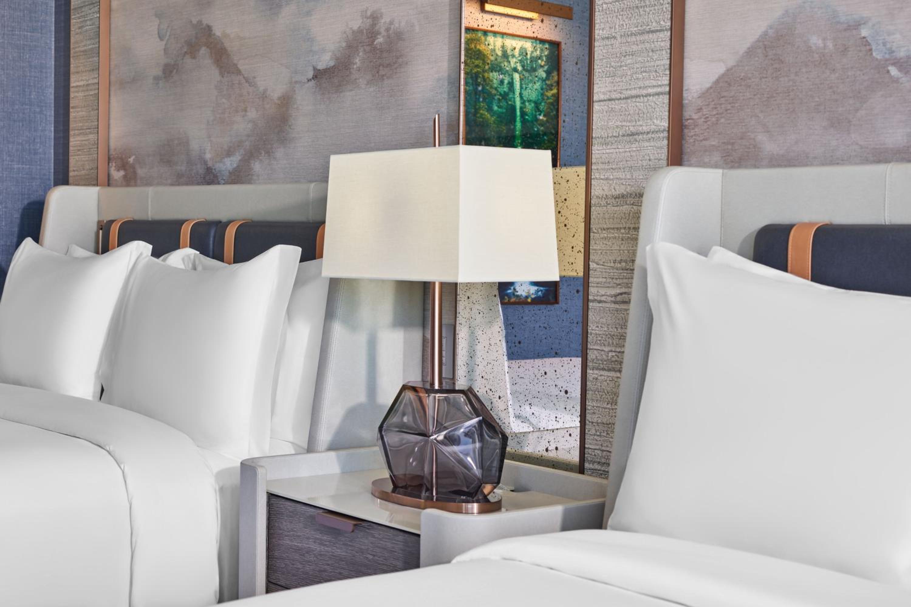 Deluxe Queen Room with Two Queen Beds - Photo 4