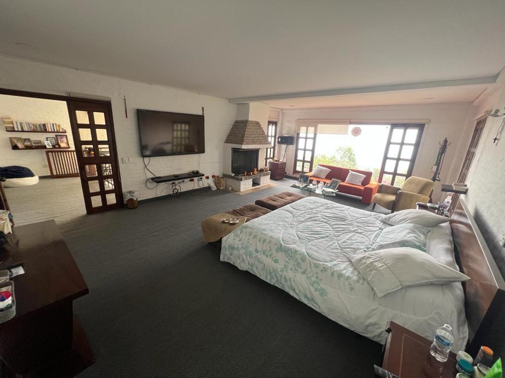 Four-Bedroom House photo 1
