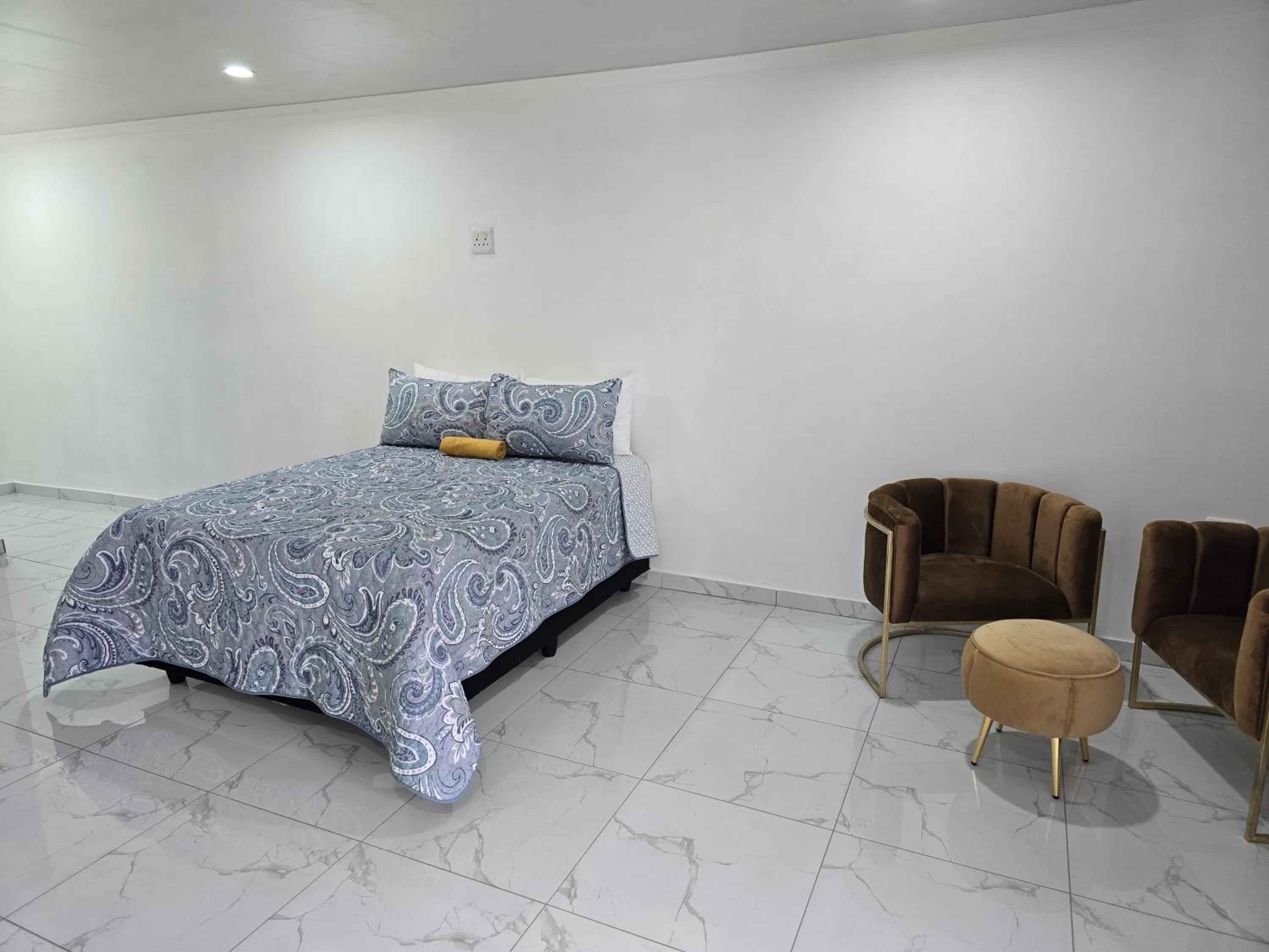 One-Bedroom Apartment photo 2