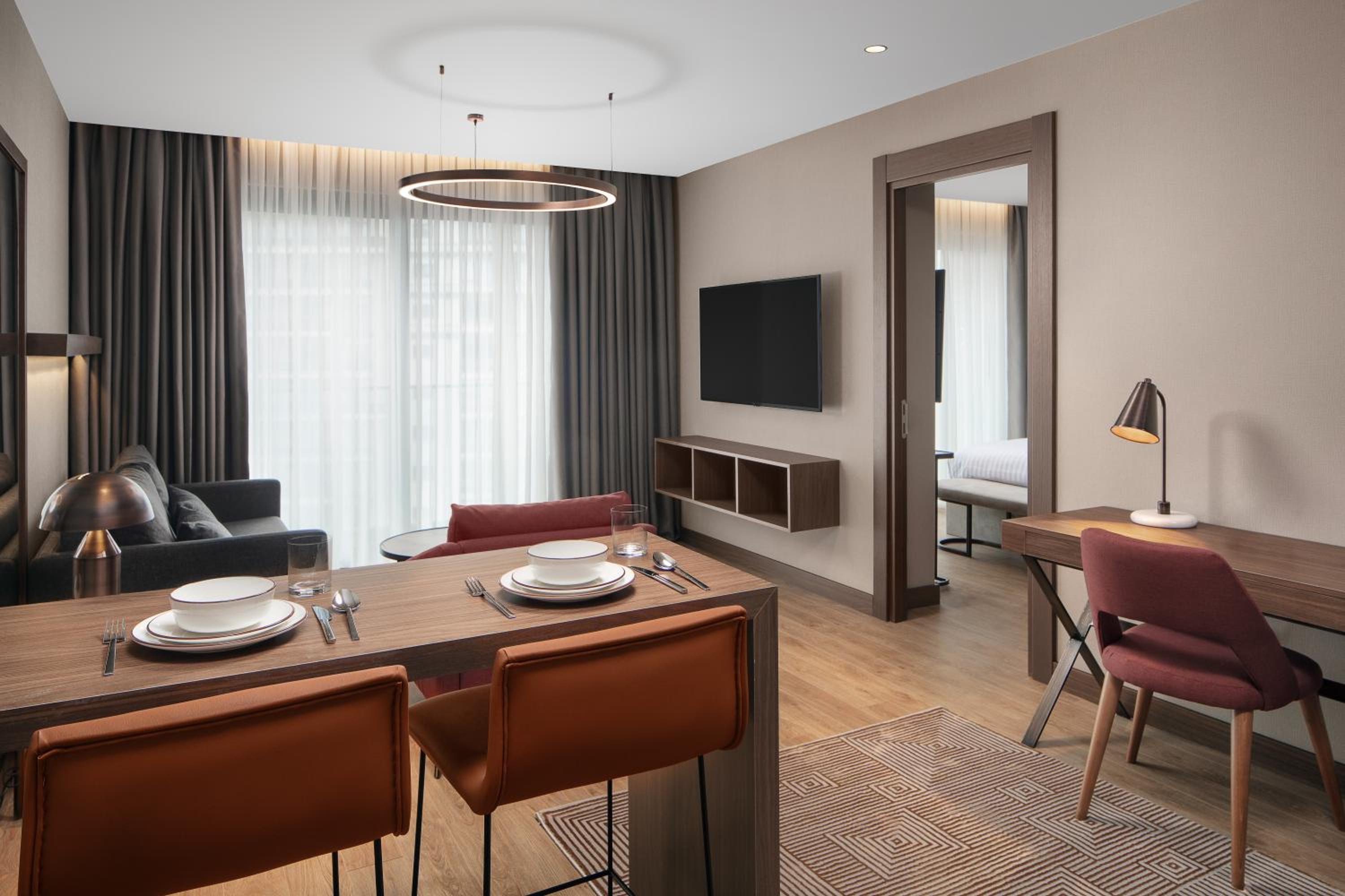 One-Bedroom King Suite with Sofa Bed and City View - Photo 7