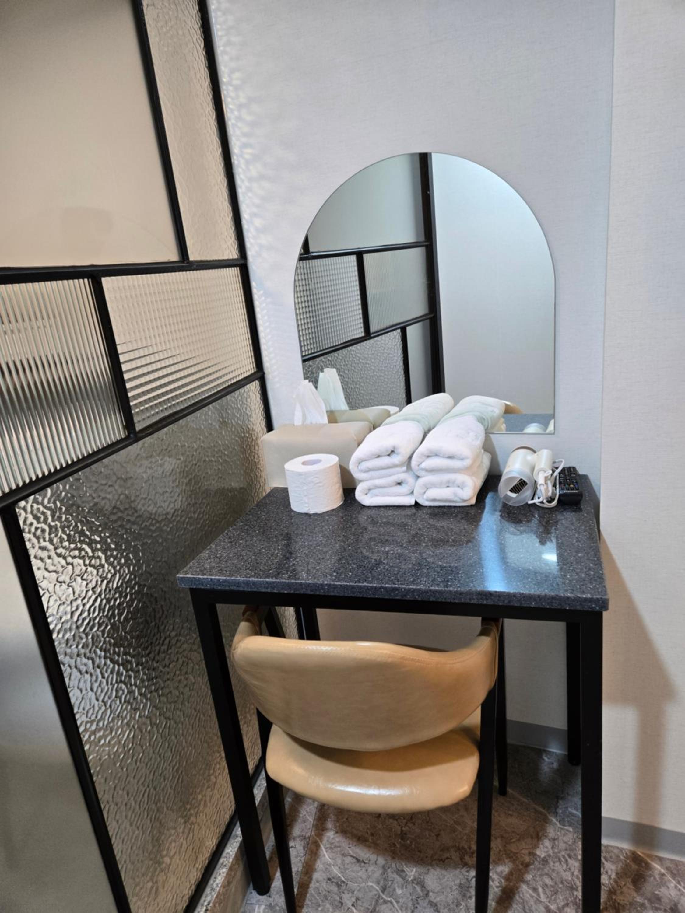 Twin Room with Private Bathroom - Photo 13