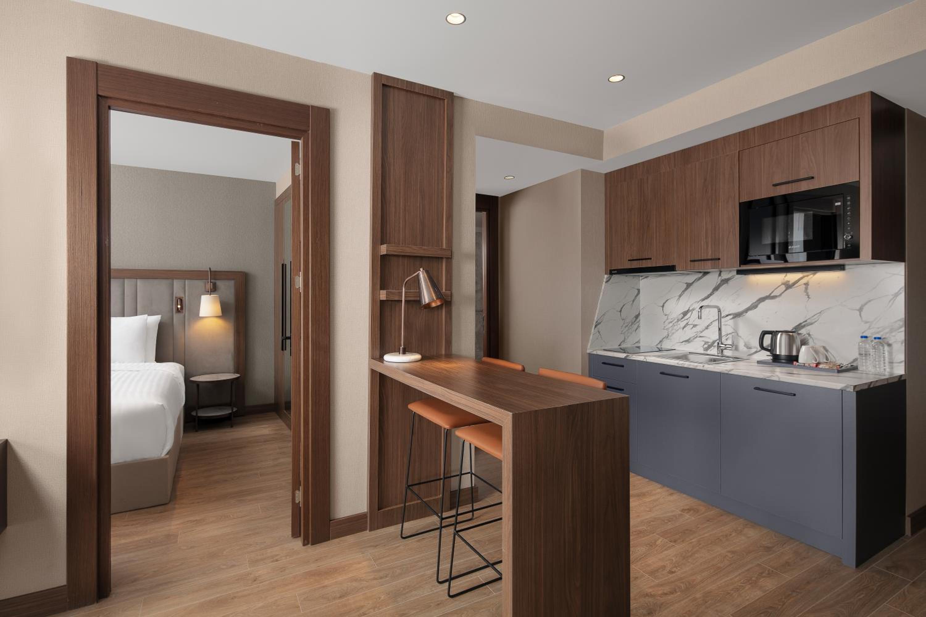 One-Bedroom King Suite with Sofa Bed and Sea View - Photo 13