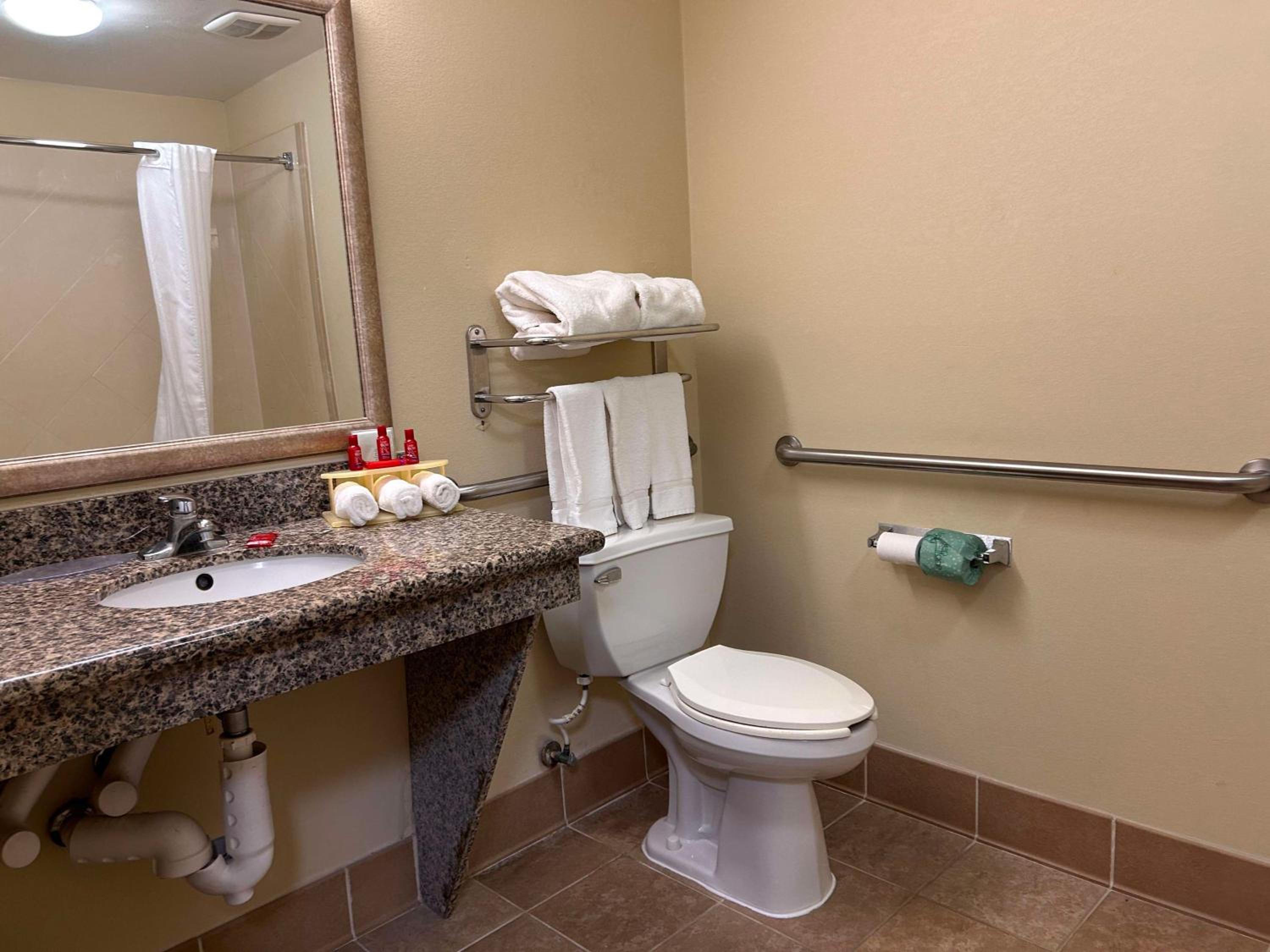 King Room with Bath Tub - Disability Access/Non-Smoking  photo 2