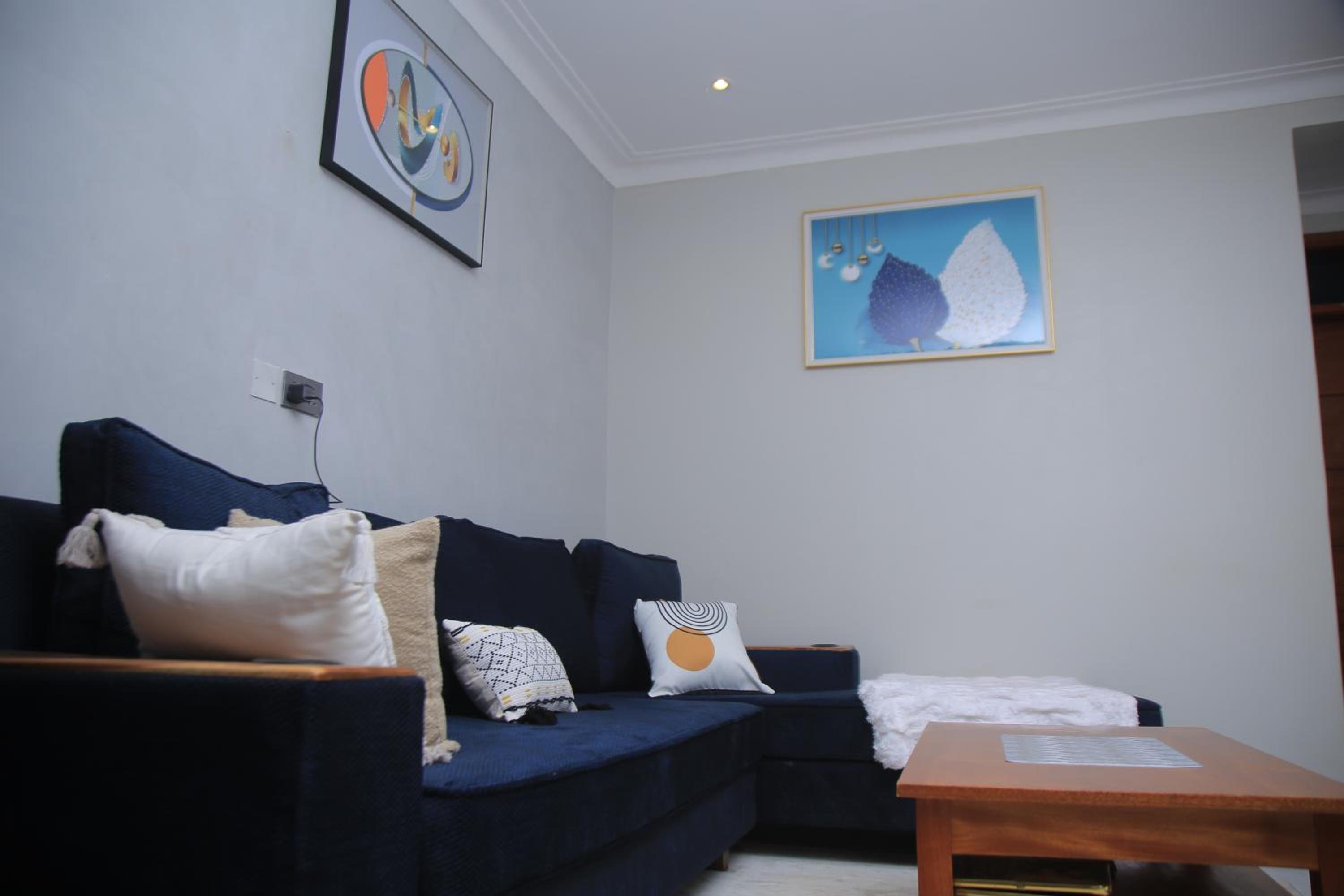 One-Bedroom Apartment photo 1
