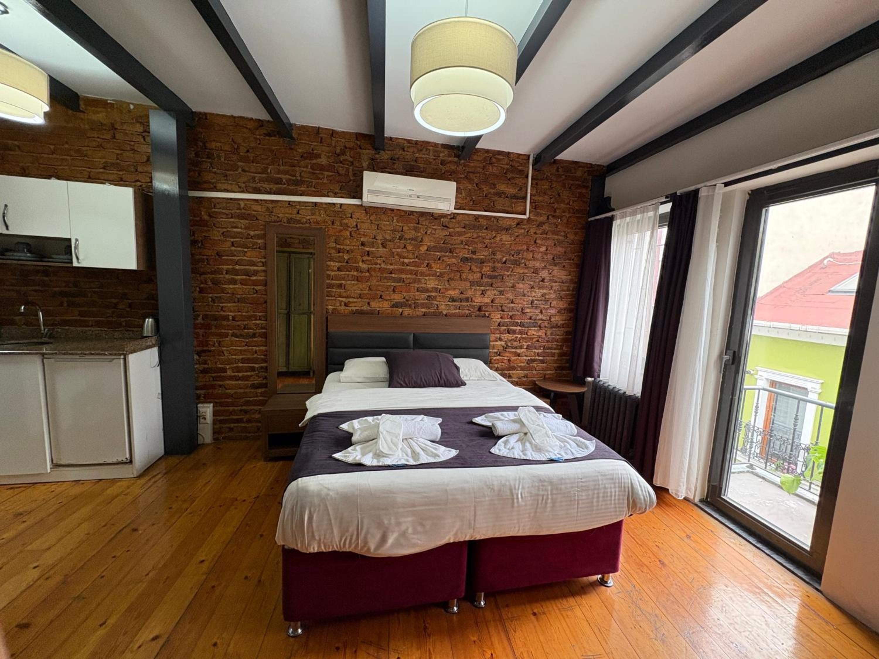 Studio with Balcony photo 1