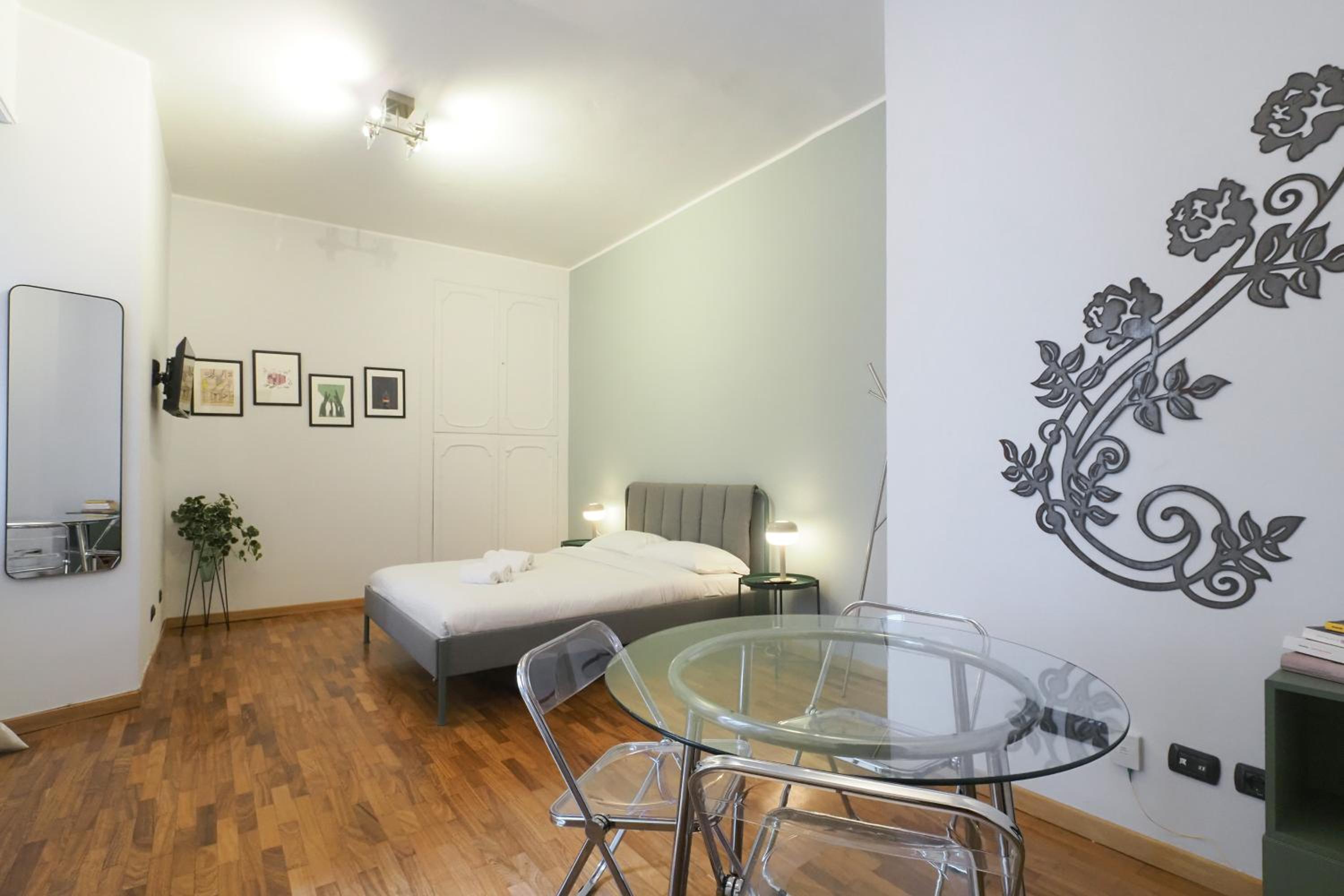 Deluxe Studio