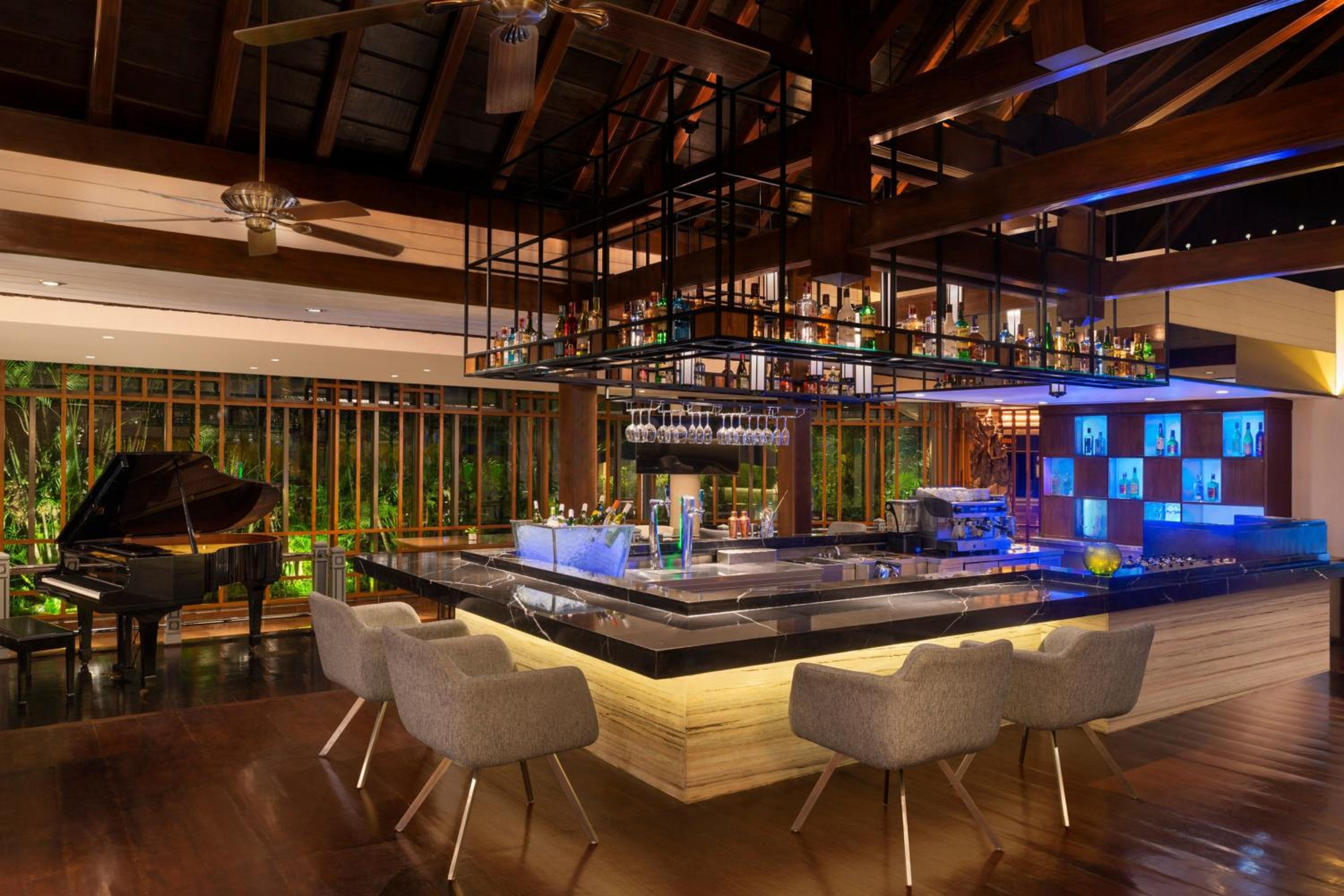 1 King Bed, Club Lounge Access, Deluxe Guest Room