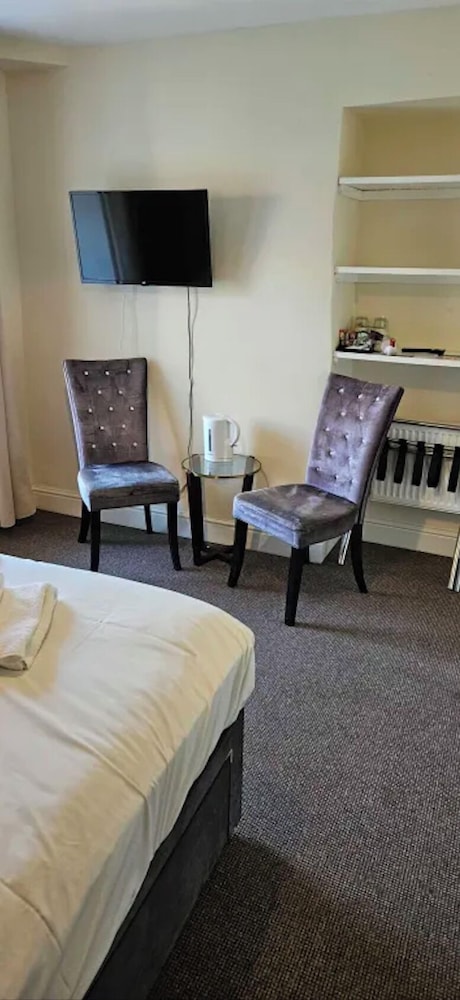 Double Room, 1 King Bed, Shared Bathroom photo 2