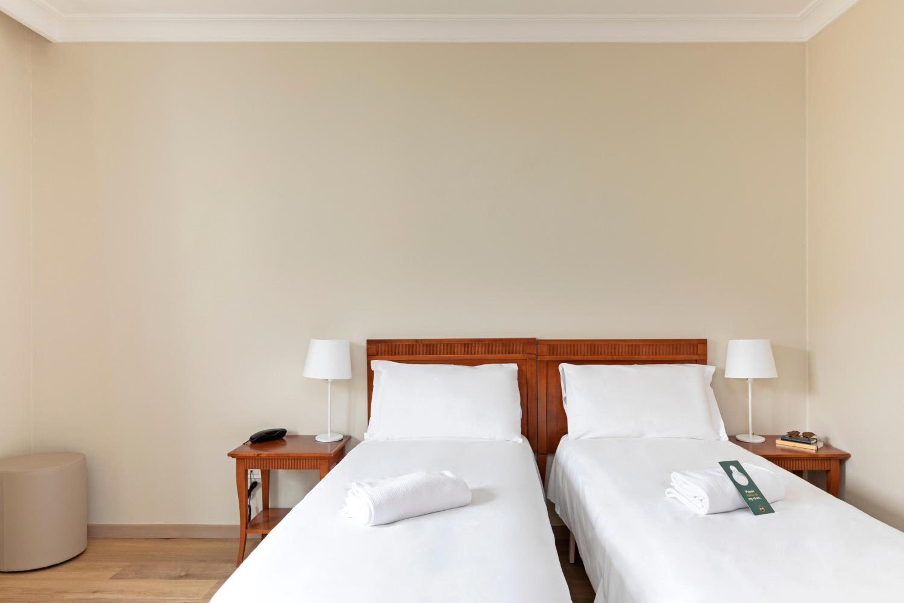 Twin Room - Photo 6