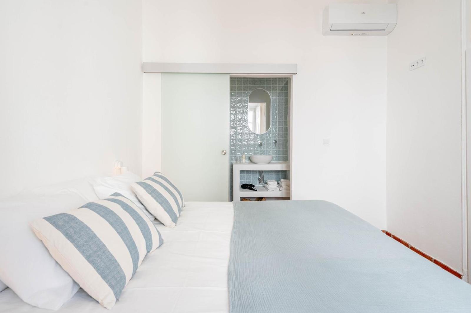 Double Room with Private Bathroom photo 2