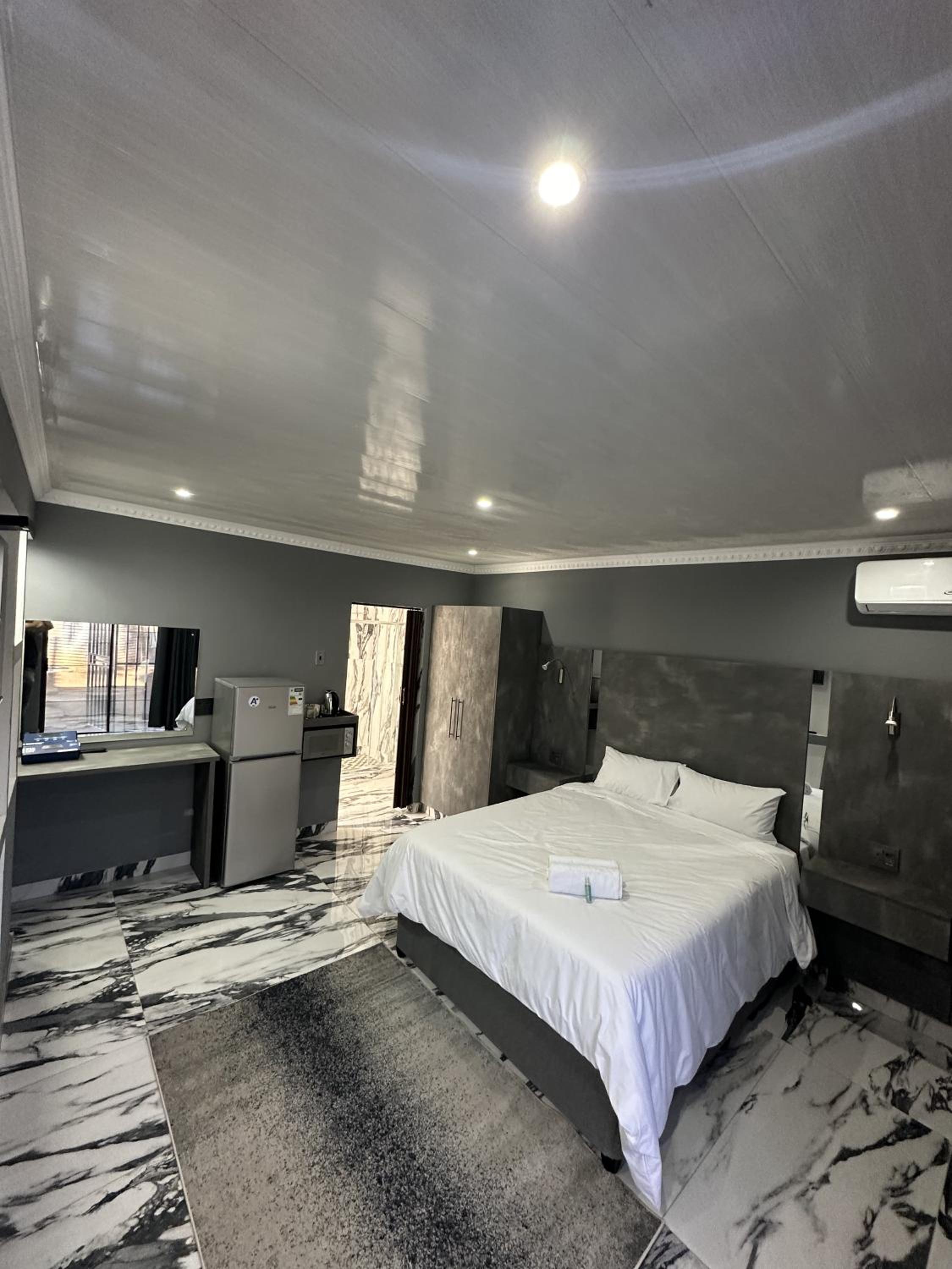 Deluxe Double Room with Shower