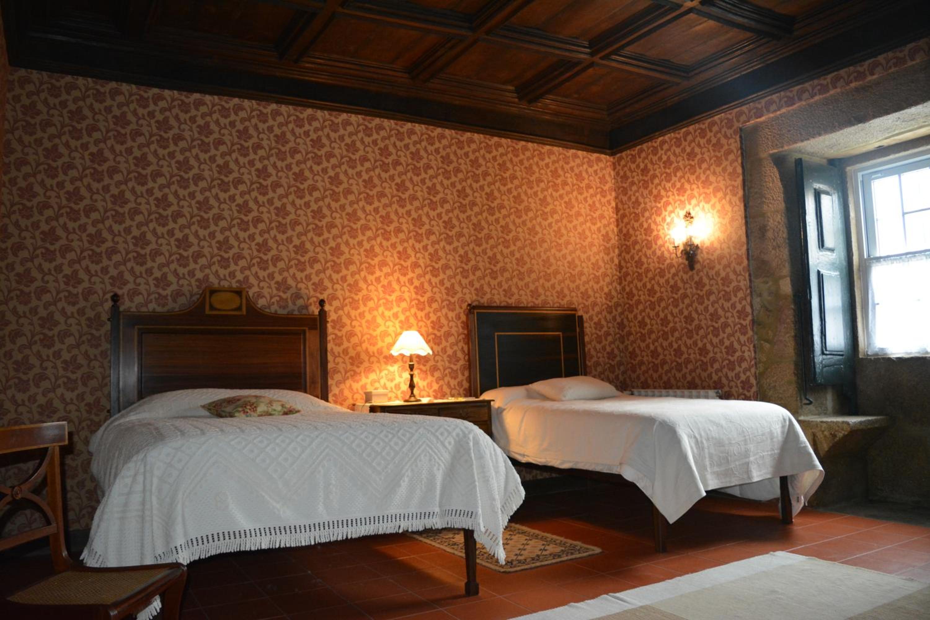 Deluxe Double Room (2 Adults + 1 Child) photo 2