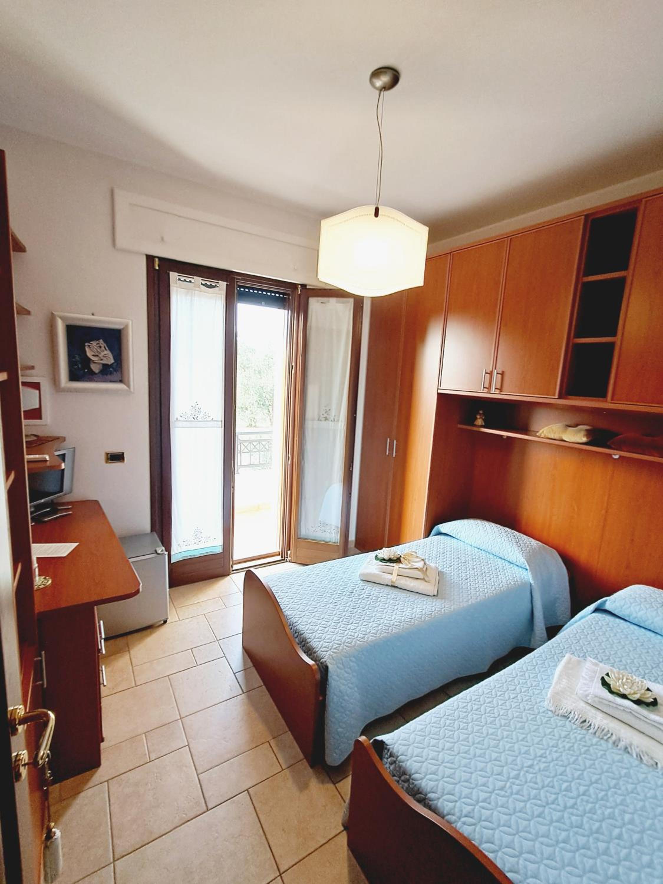 Quadruple Room with Private Bathroom photo 2