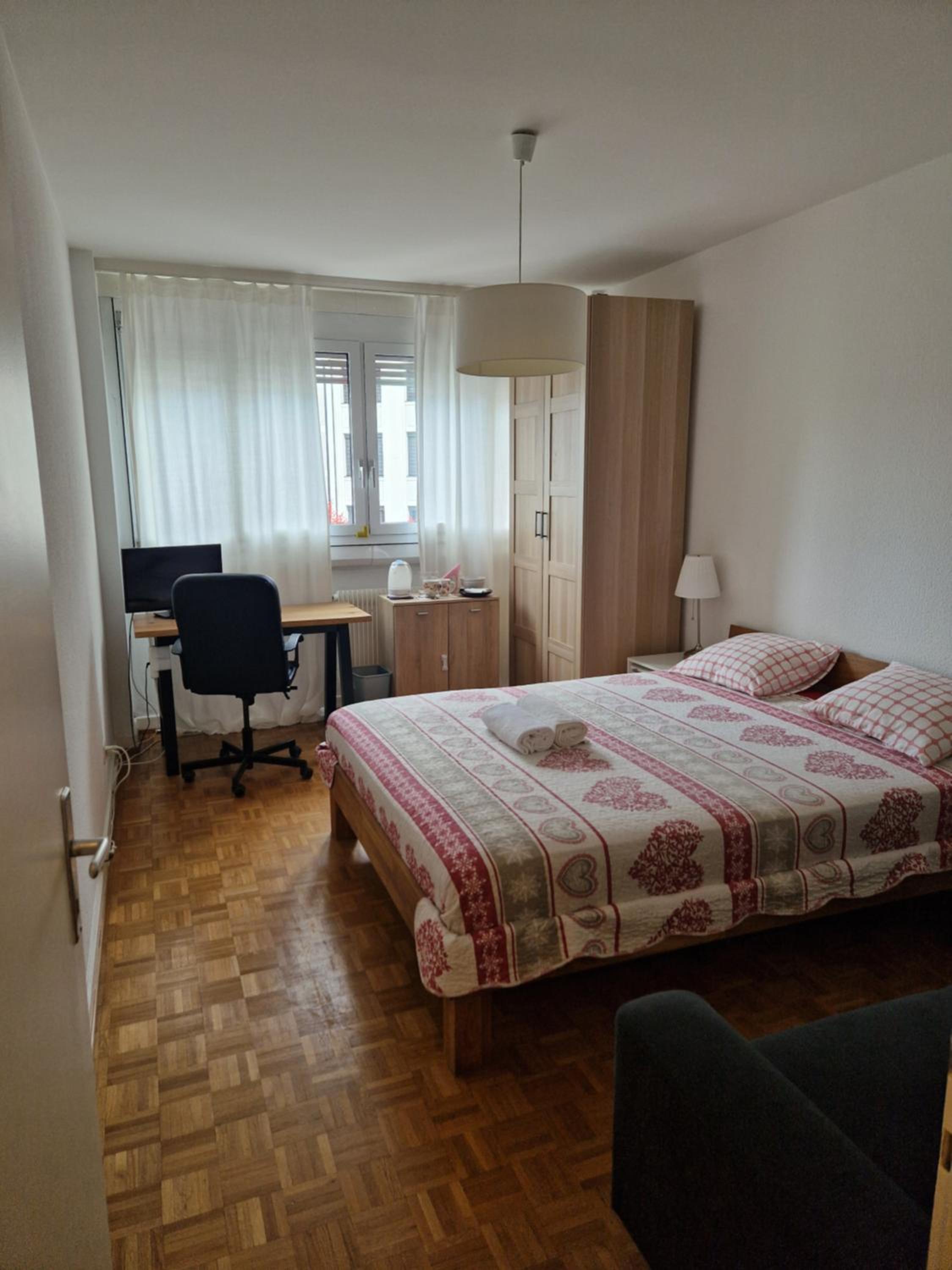 Double Room with Shared Bathroom photo 2
