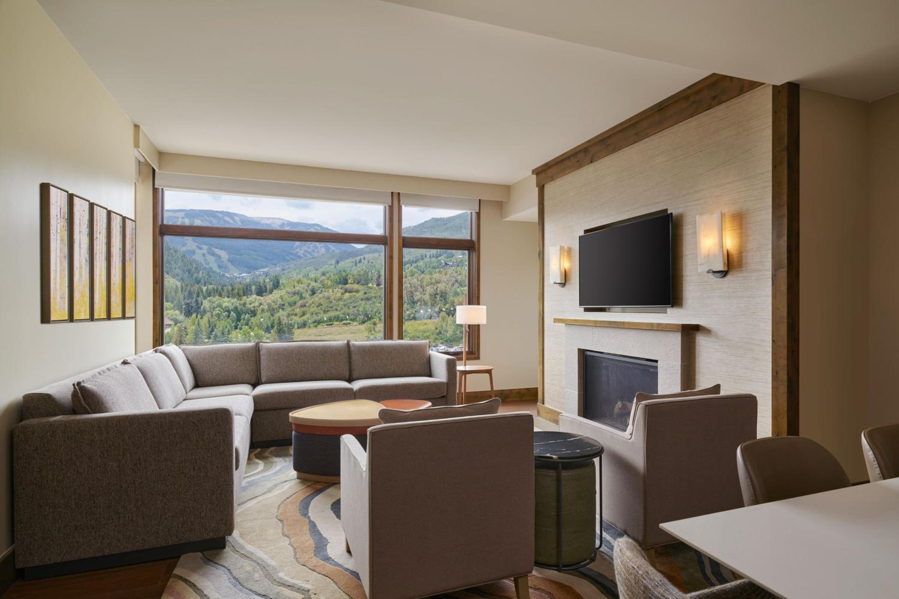 Three Bedroom Suite with Balcony (Non Smoking) photo 3