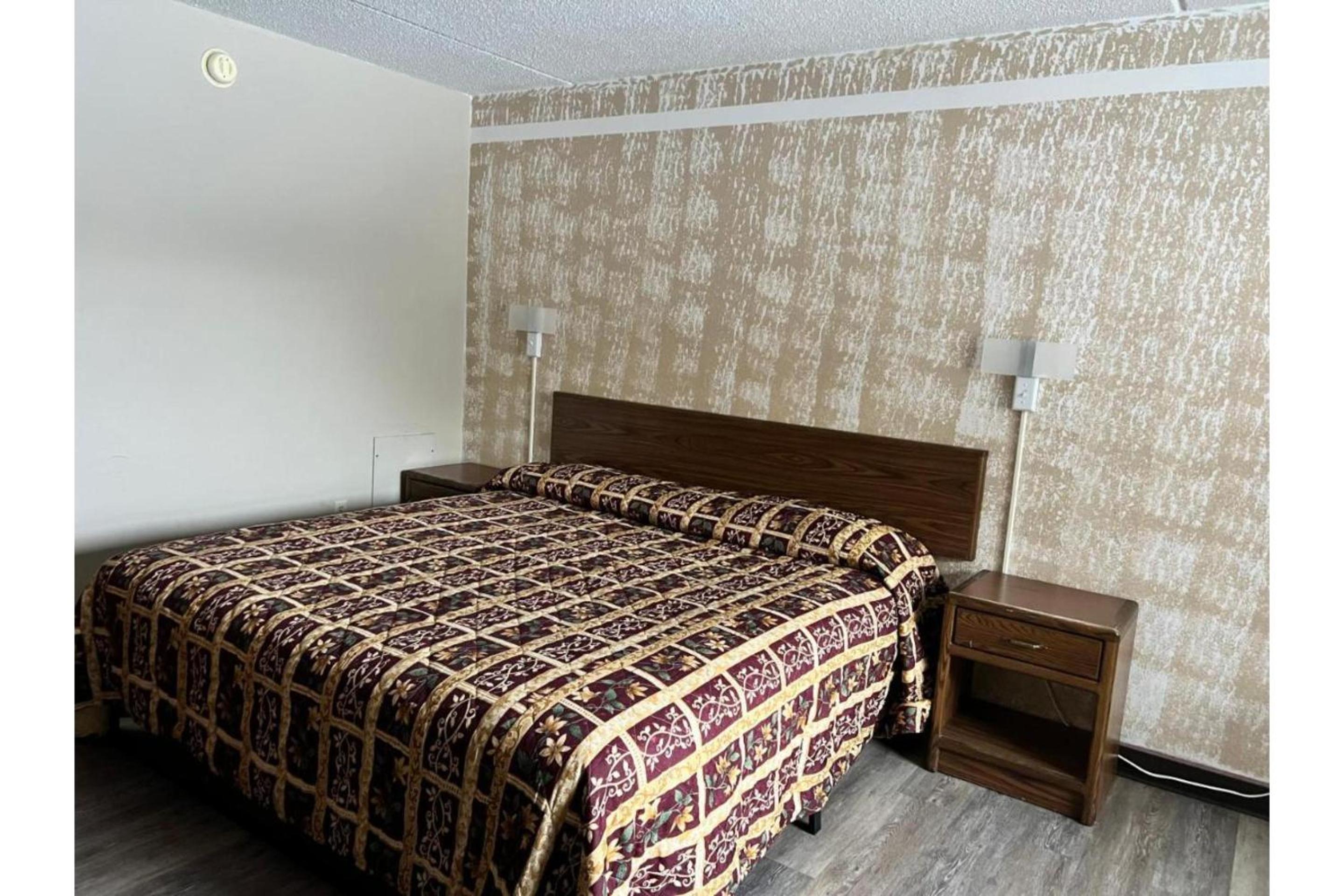 King Room - Non-Smoking - Photo 1