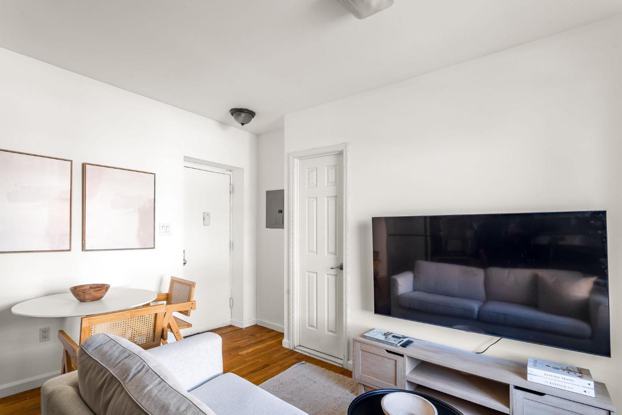 Three-Bedroom Apartment photo 3
