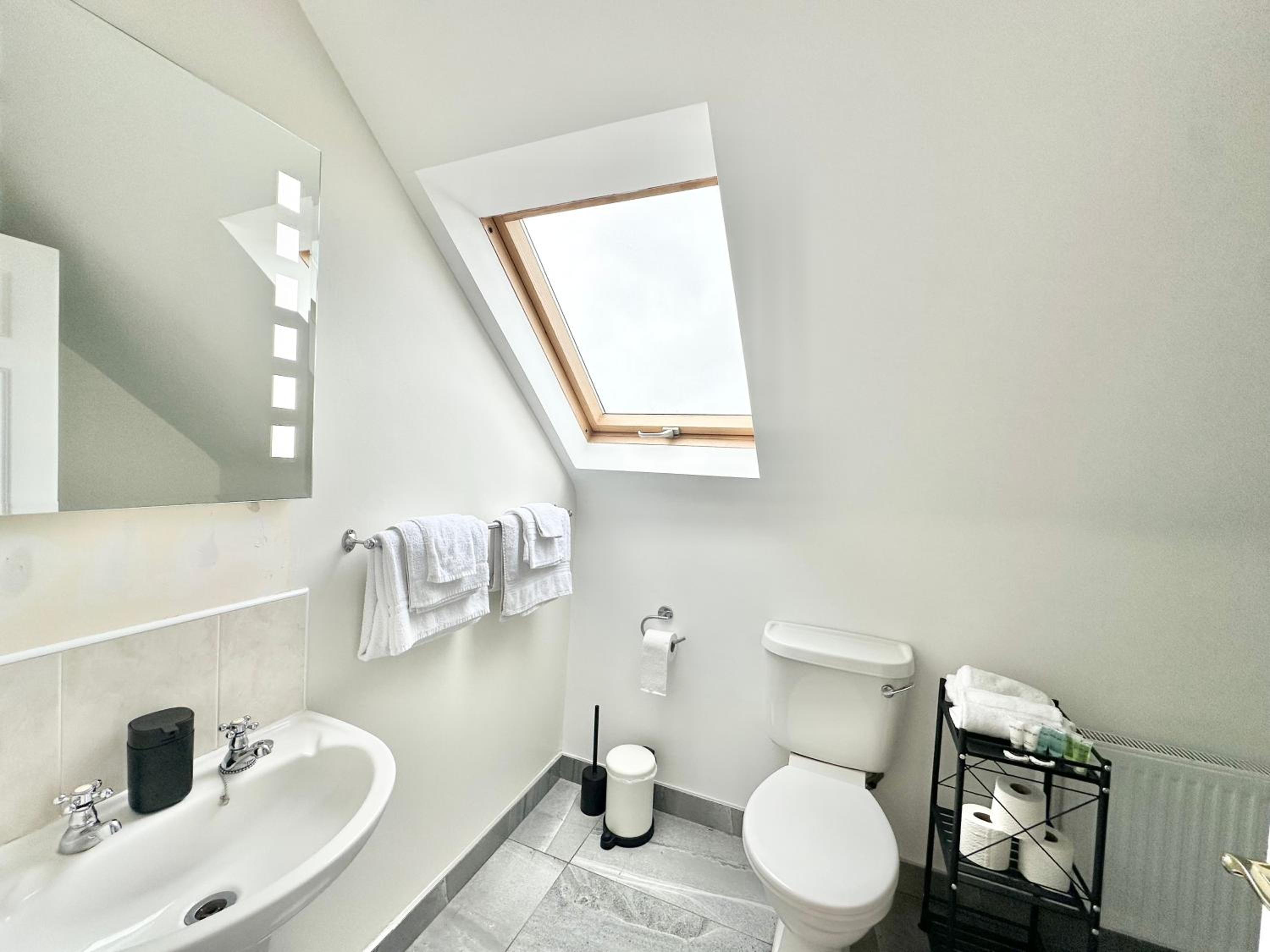 Five-Bedroom House photo 2
