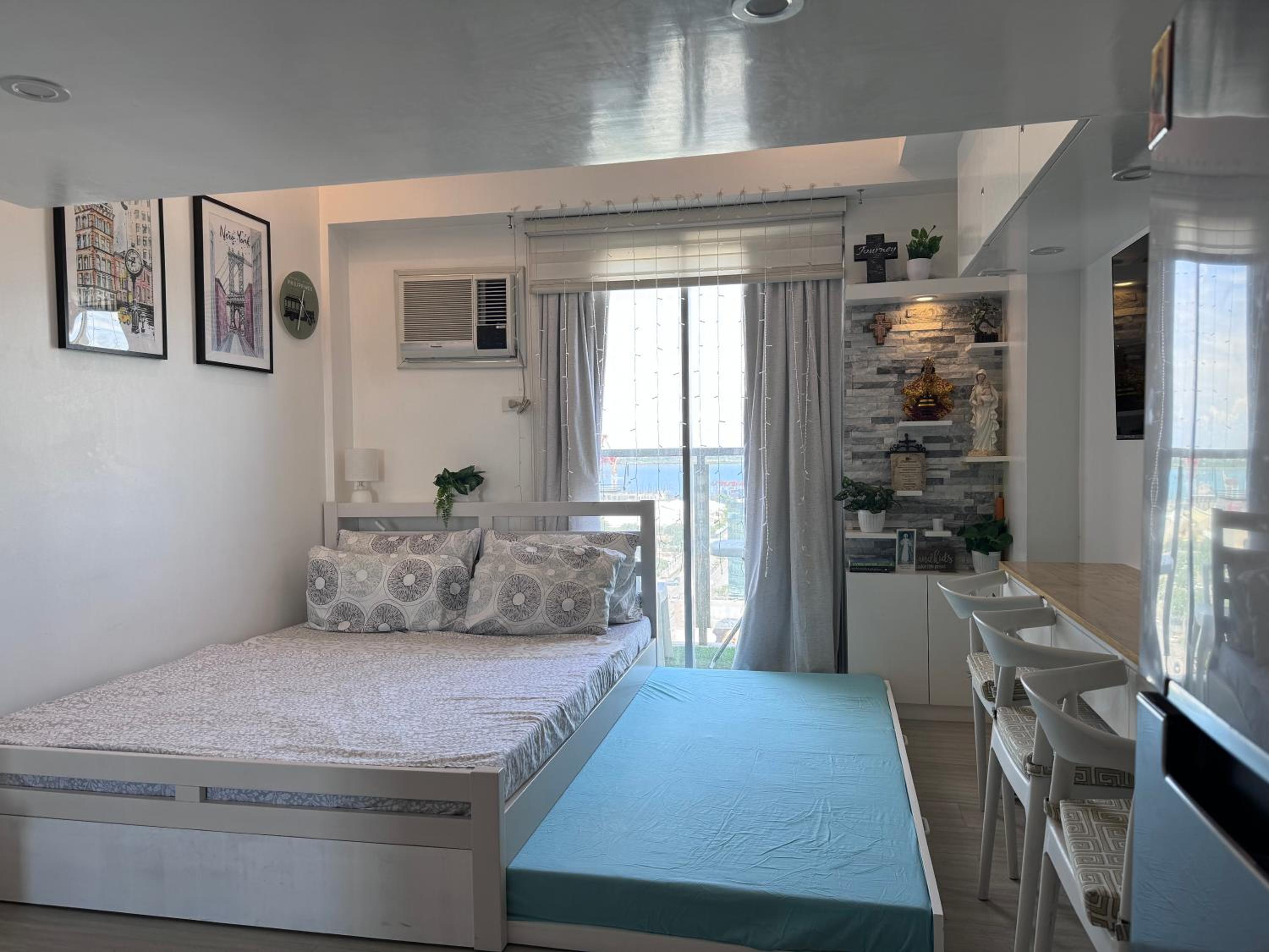 Studio with Balcony - Photo 2