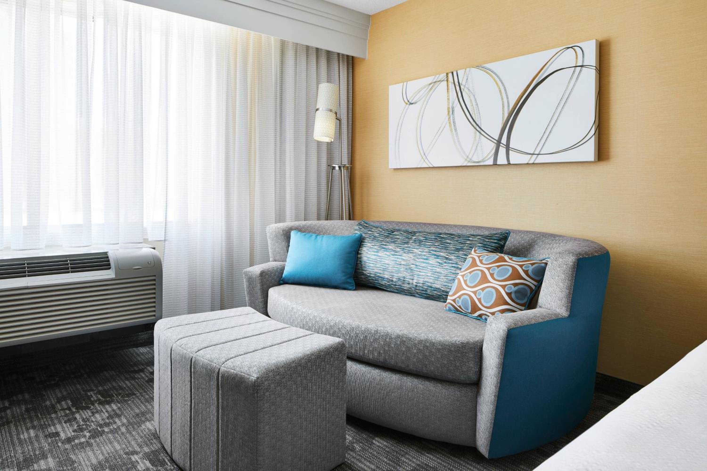 King Room with One Kind bed and Sofa Bed  photo 3