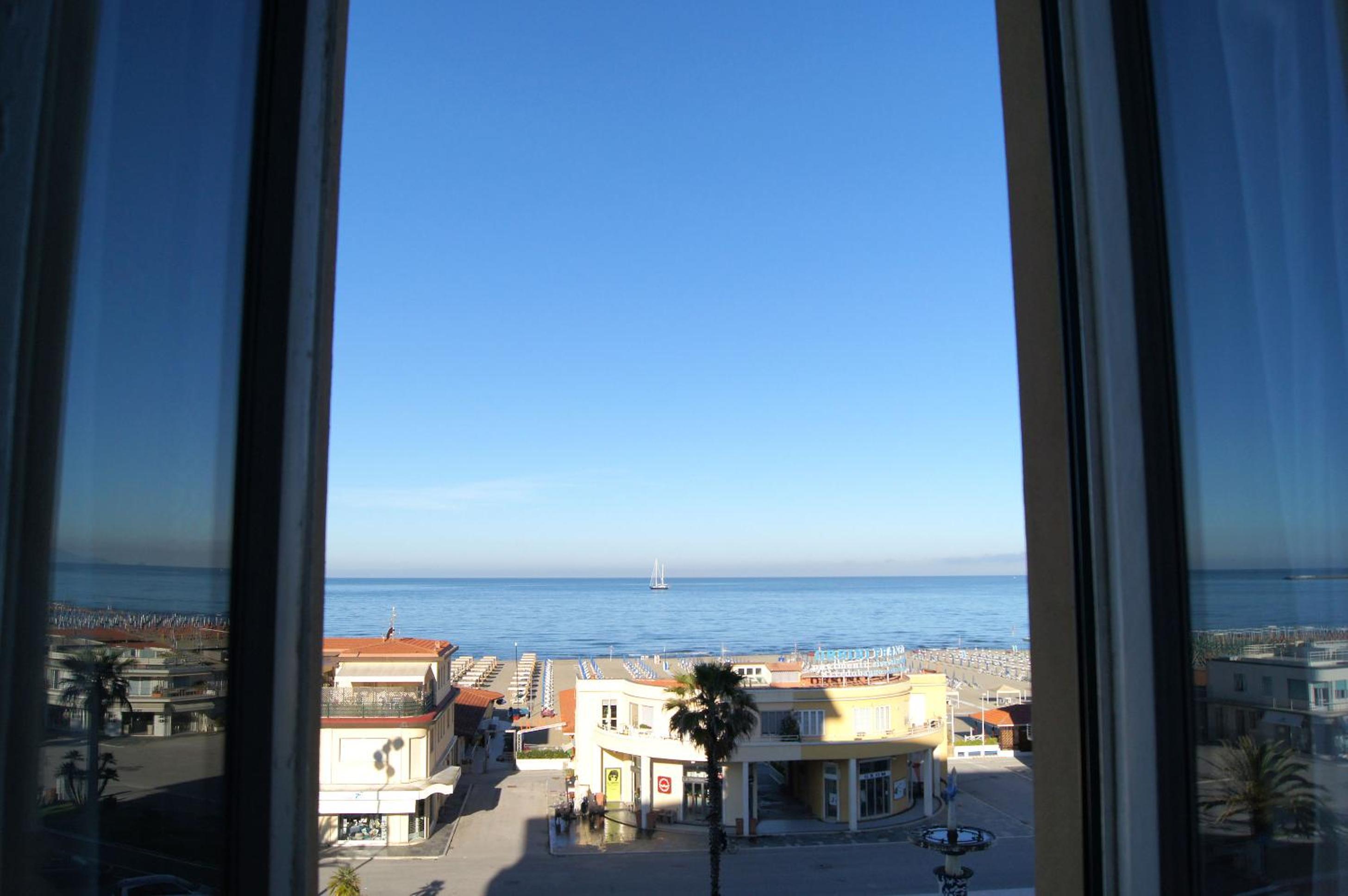 Double Room with Sea View - Photo 4