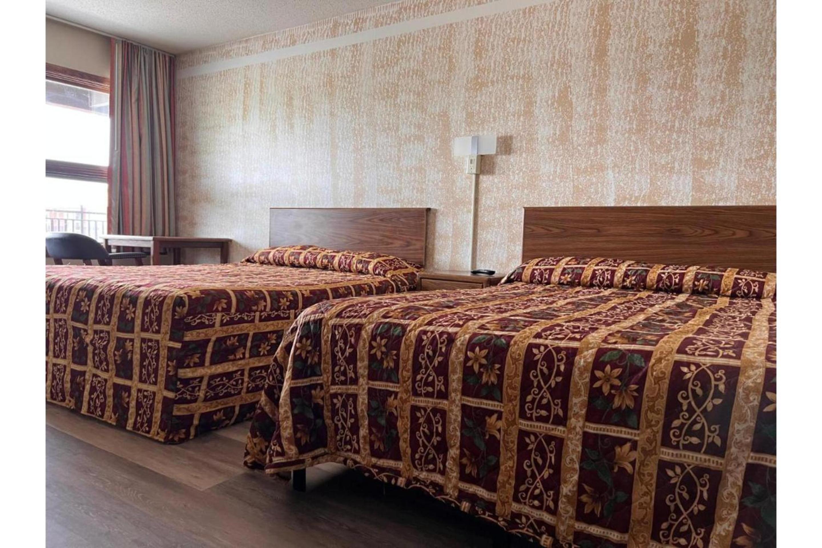 2 Queen Beds Non-Smoking - Photo 3