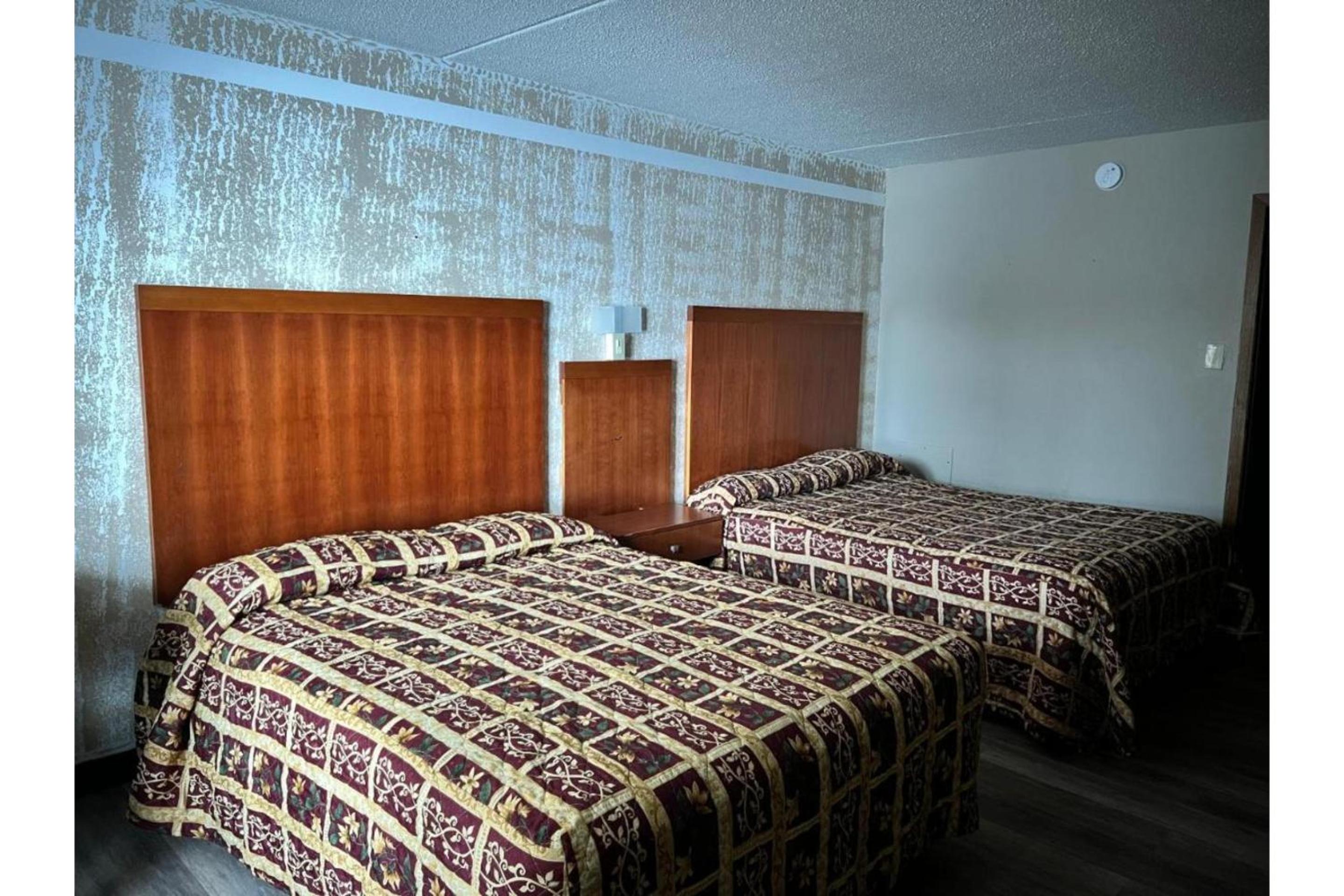 2 Queen Beds Non-Smoking - Photo 5
