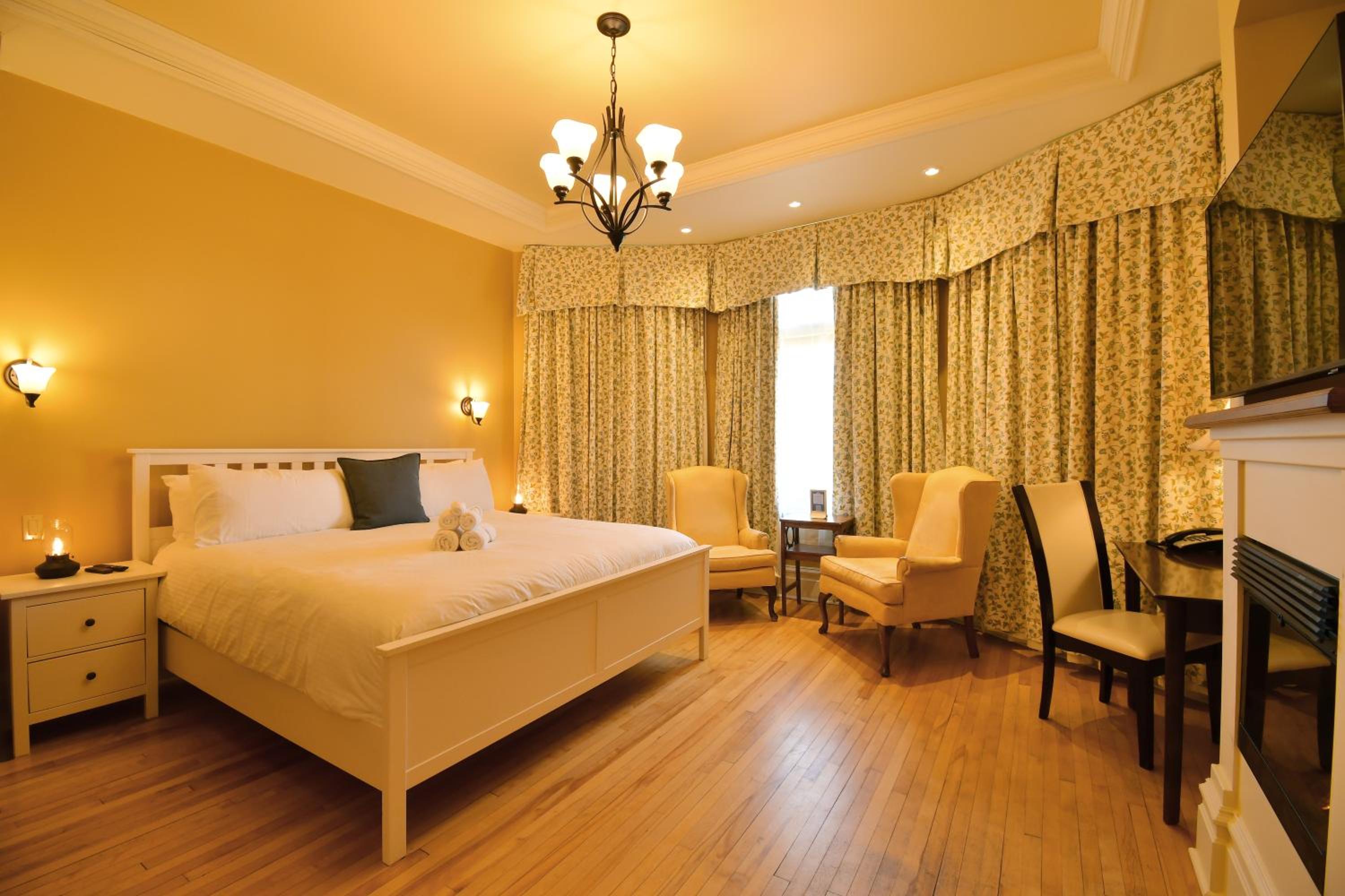 Junior Suite with Garden View