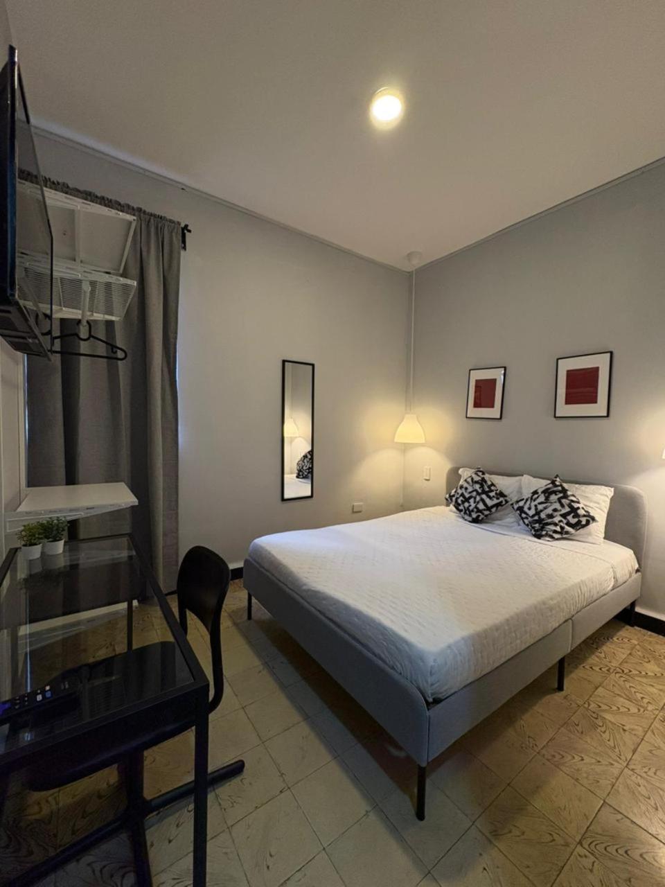 Double Room with Private External Bathroom - Photo 11