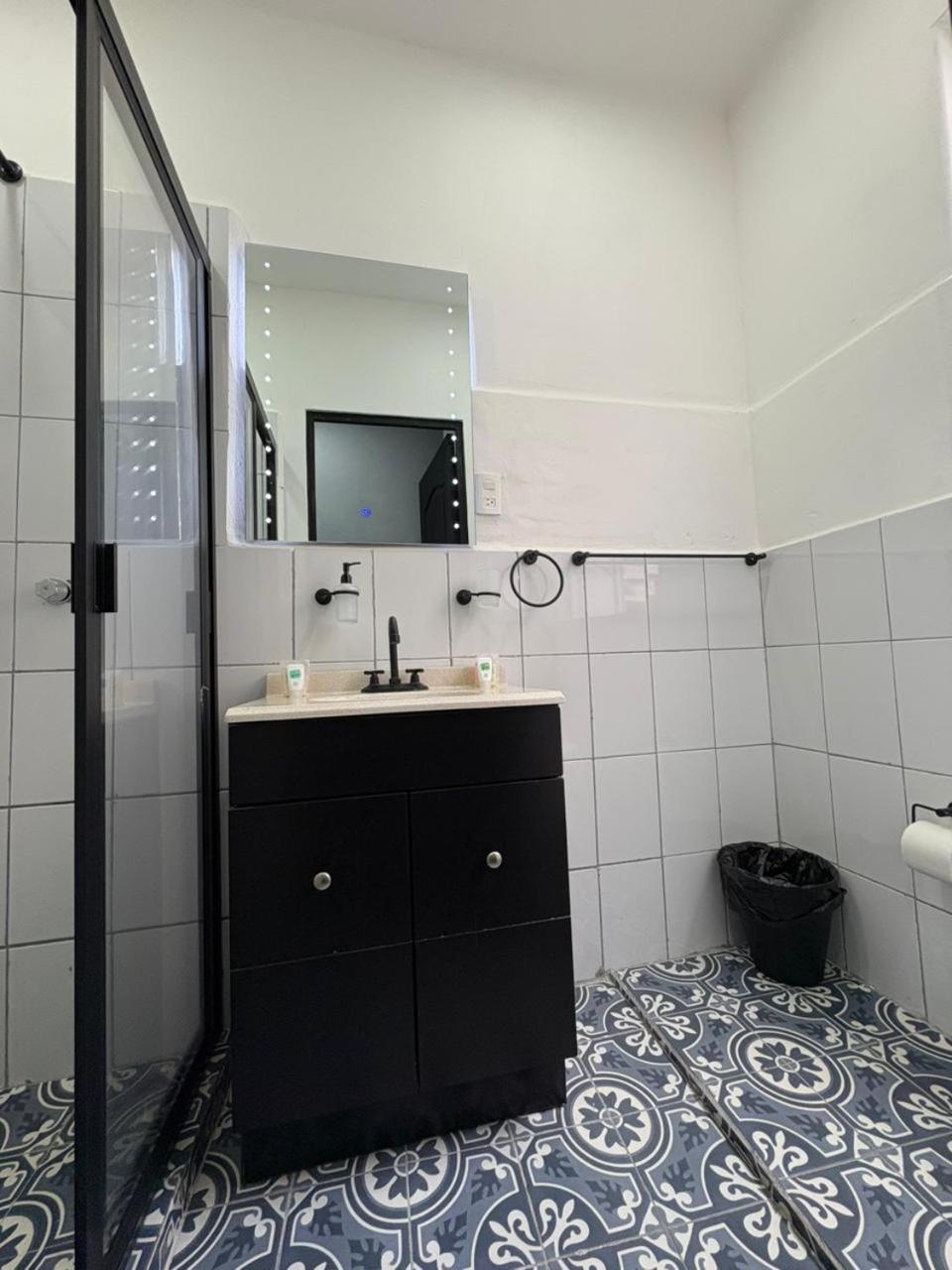 Double Room with Private External Bathroom - Photo 9