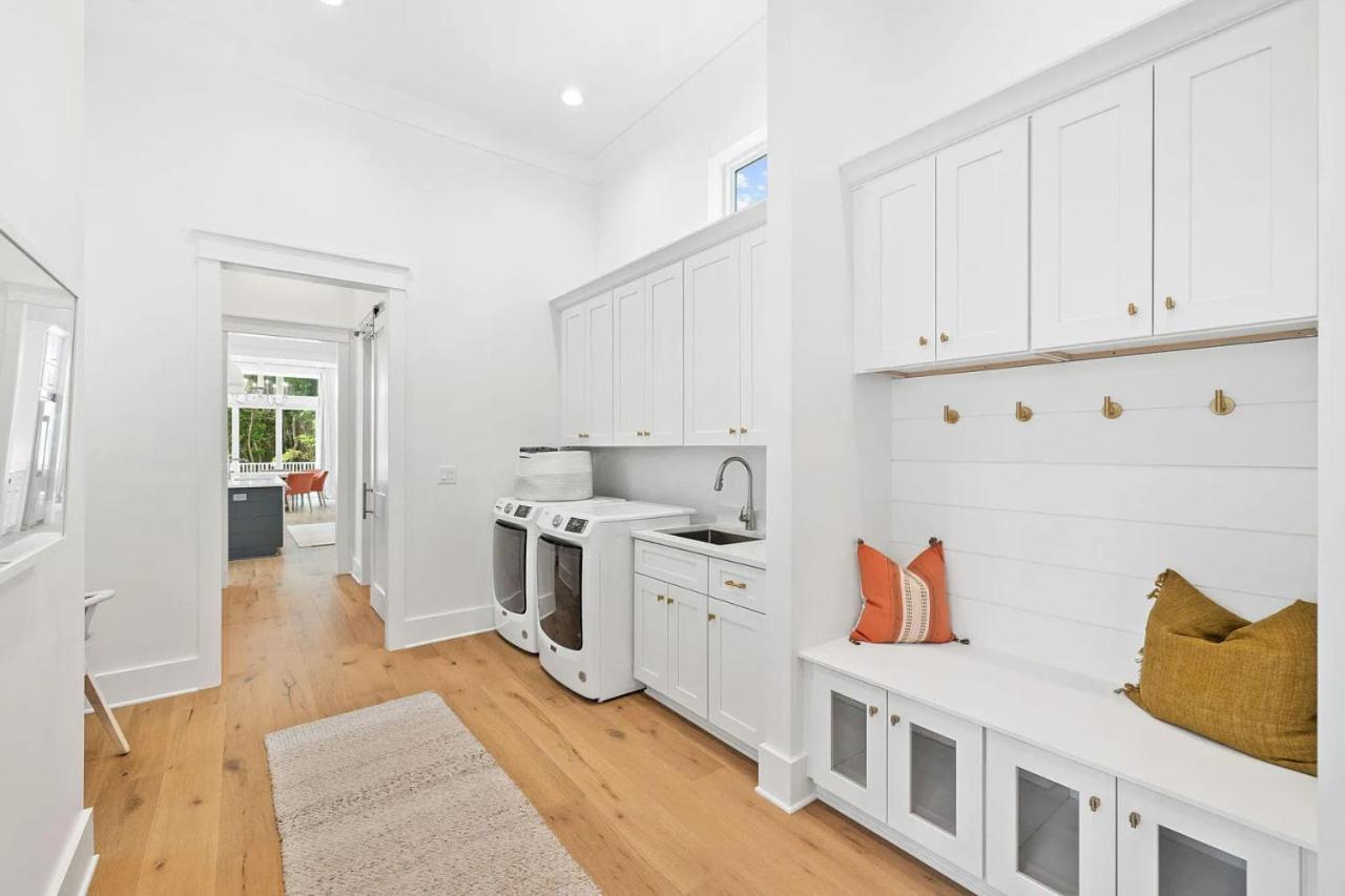 Five-Bedroom House photo 1
