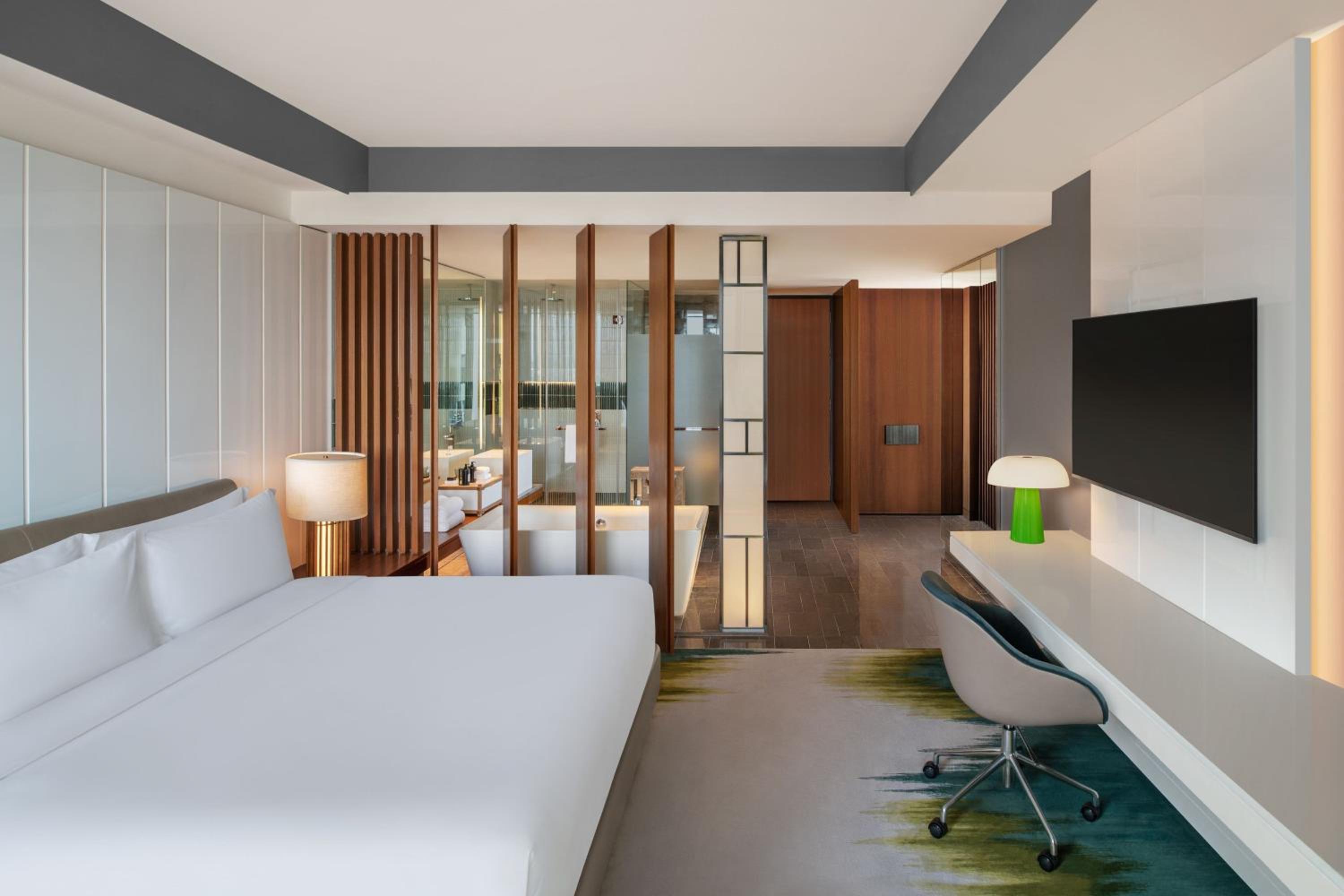 Fabulous Room, Guest room, 1 King, City view - Photo 4