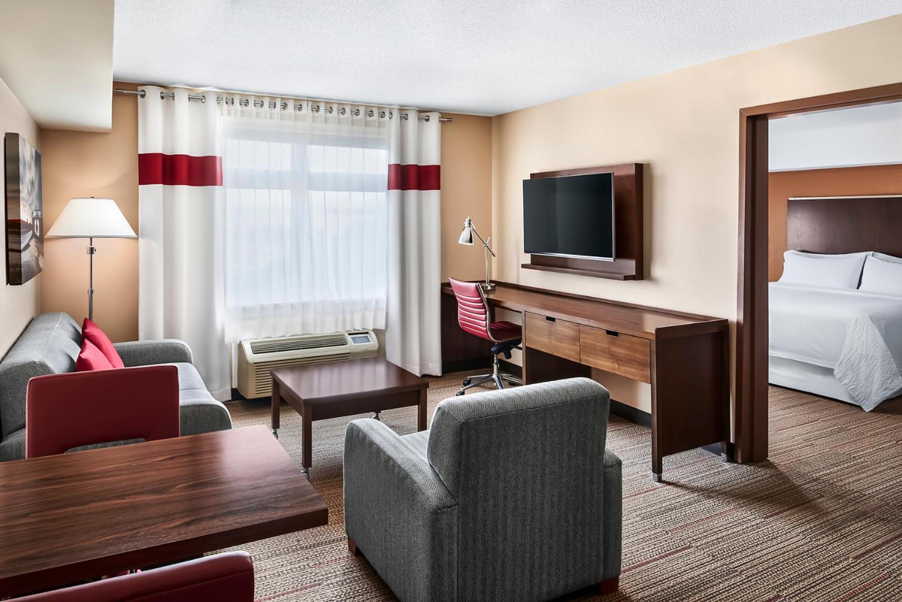 1 Bedroom Suite, 1 King, Sofa bed, Near elevator - Photo 4