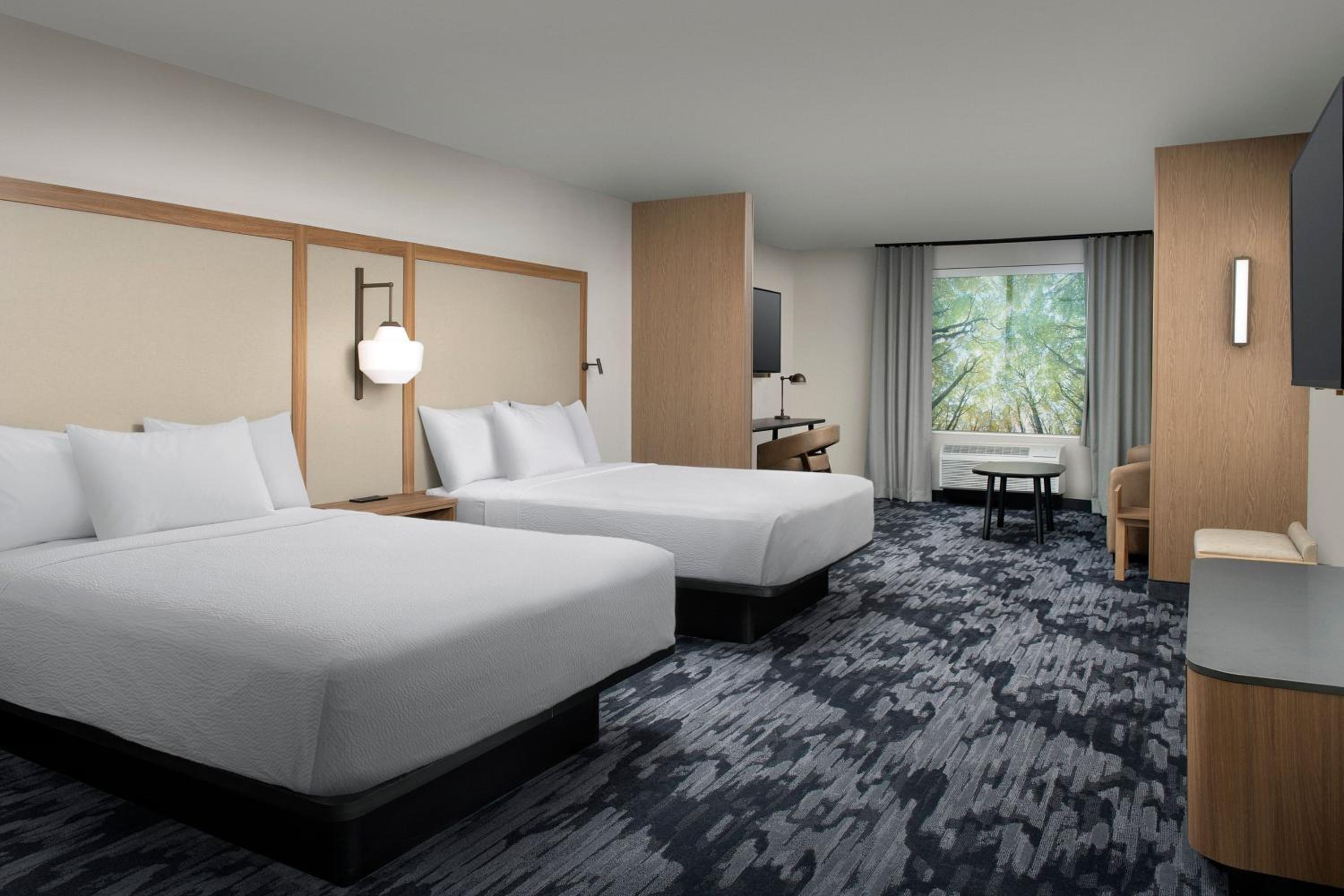 Queen Suite with Two Queen Beds and Sofa Bed - Hearing Accessible - Photo 3