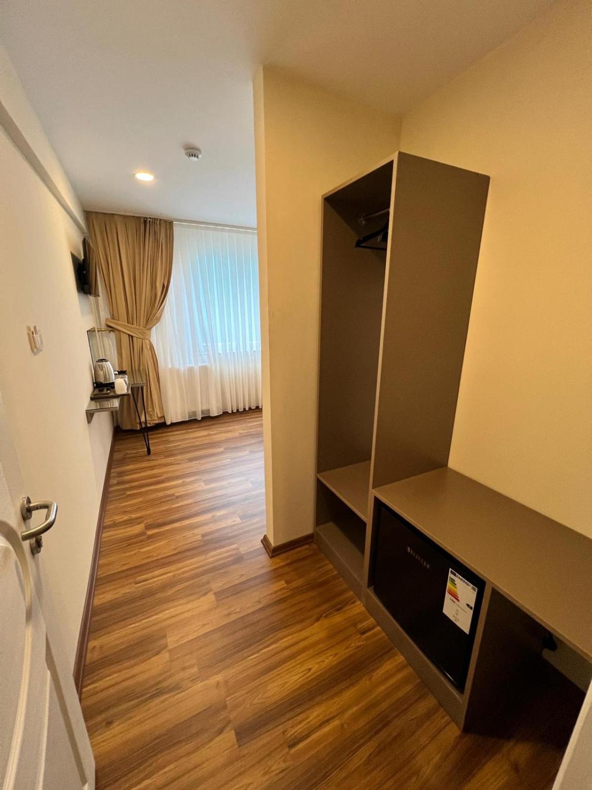 Deluxe Double Room with Balcony photo 1