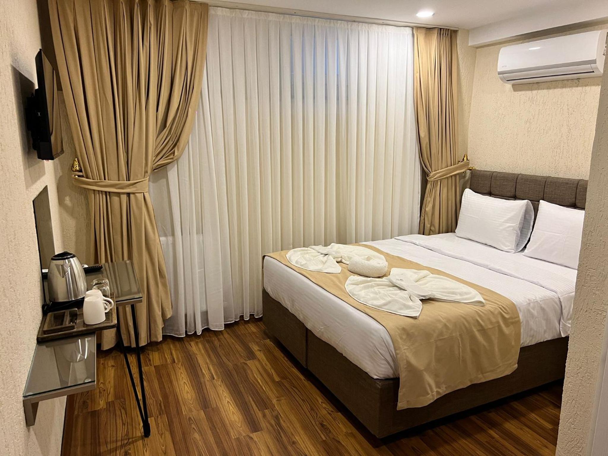 Budget Double Room photo 2
