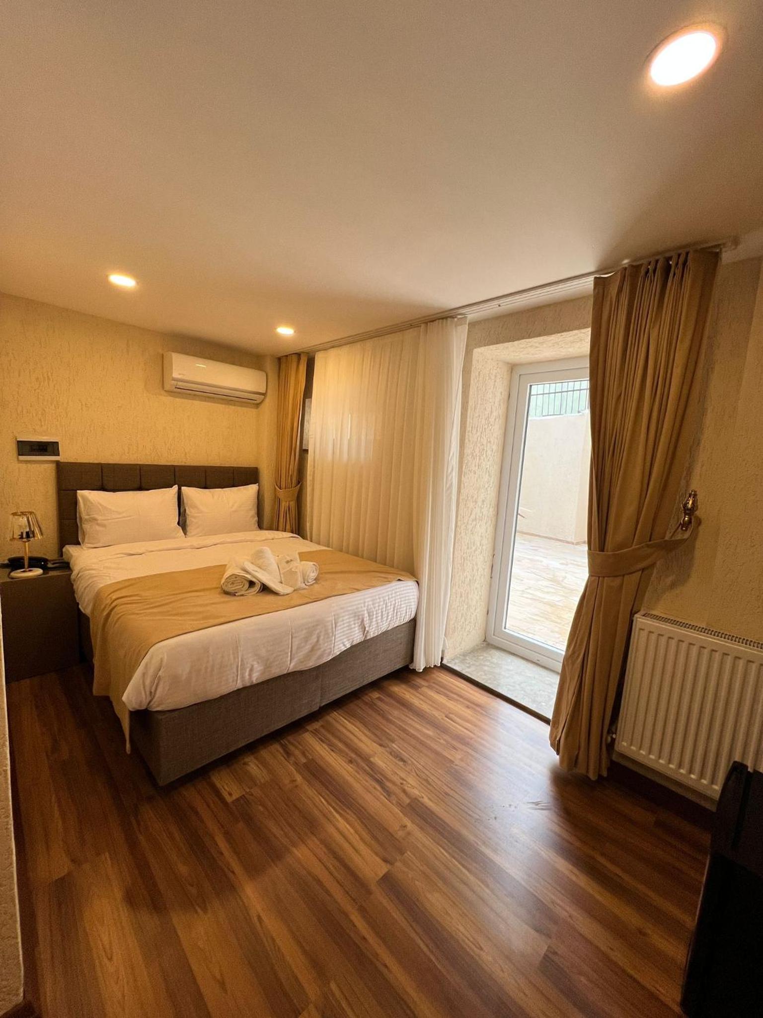 Budget Double Room photo 3
