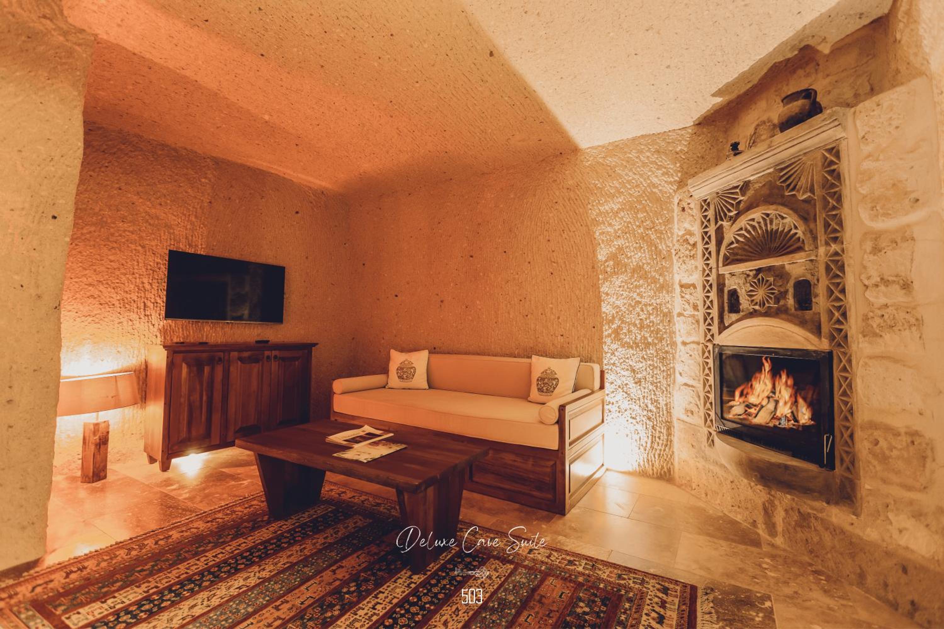 Deluxe Cave Suite With Fireplace - Photo 6