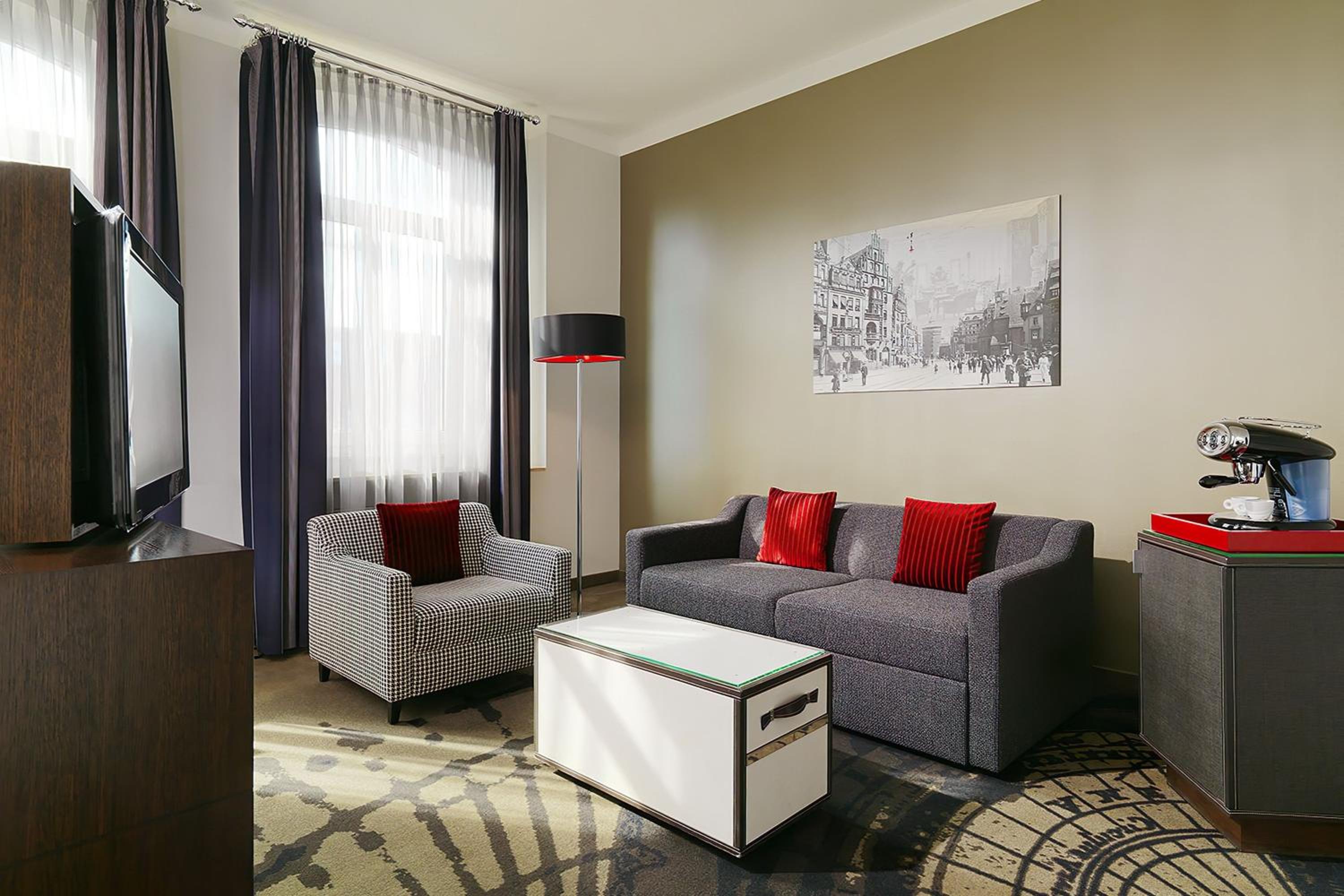 Junior Suite, 1 King thumbnail 5