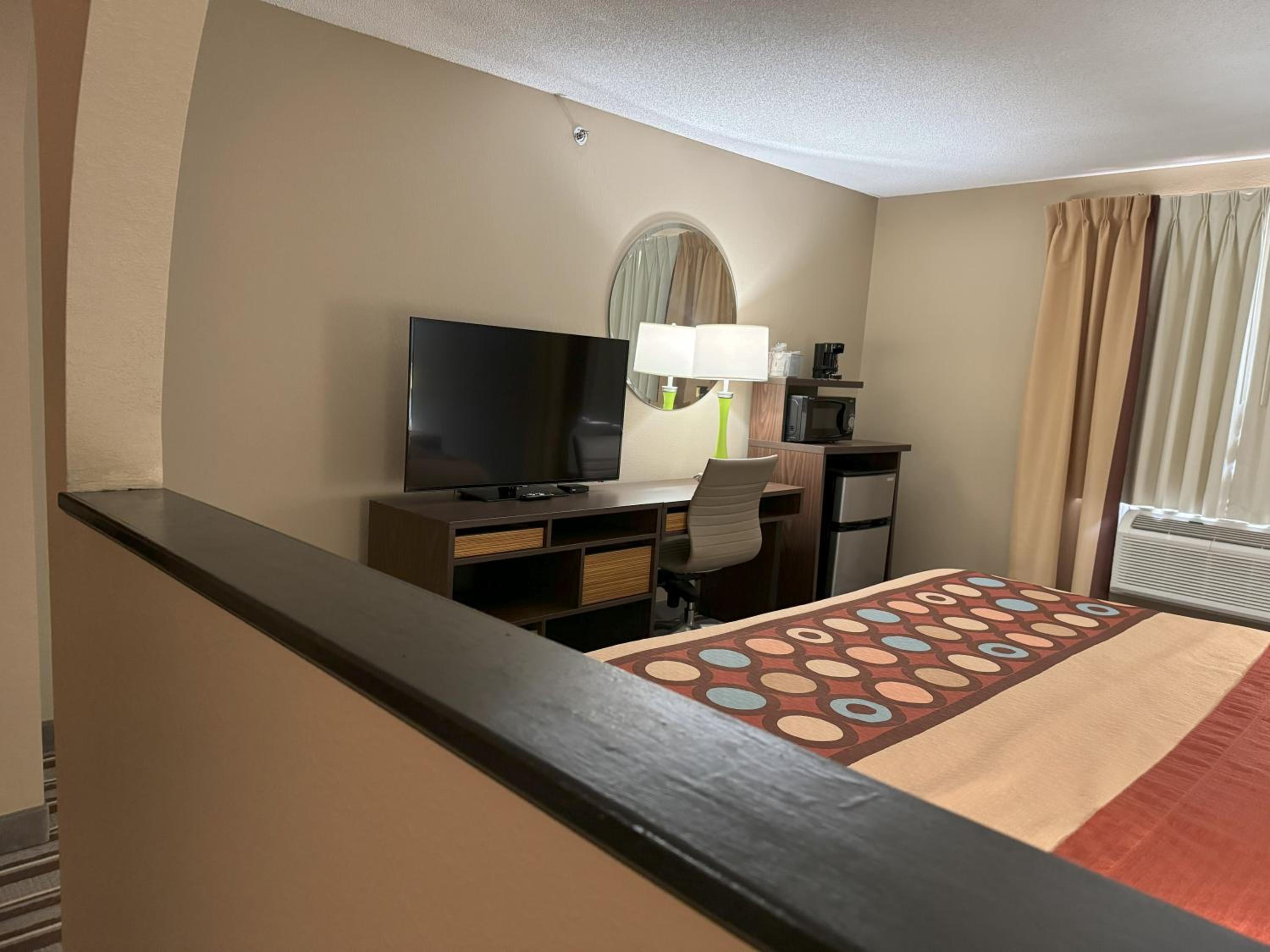 Deluxe King Studio Suite - Non-Smoking - Photo 3