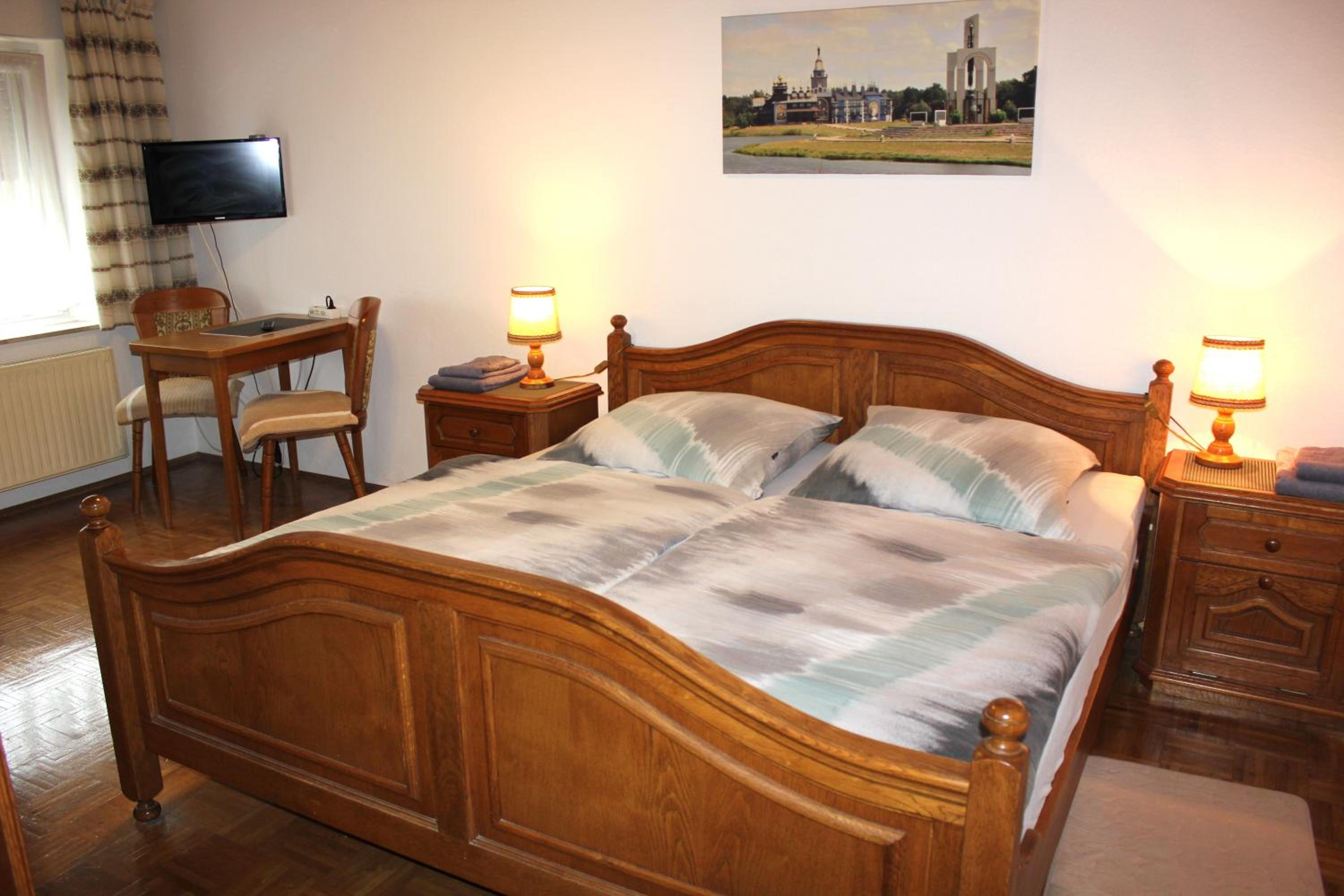 Double or Twin Room with Shower - Photo 3