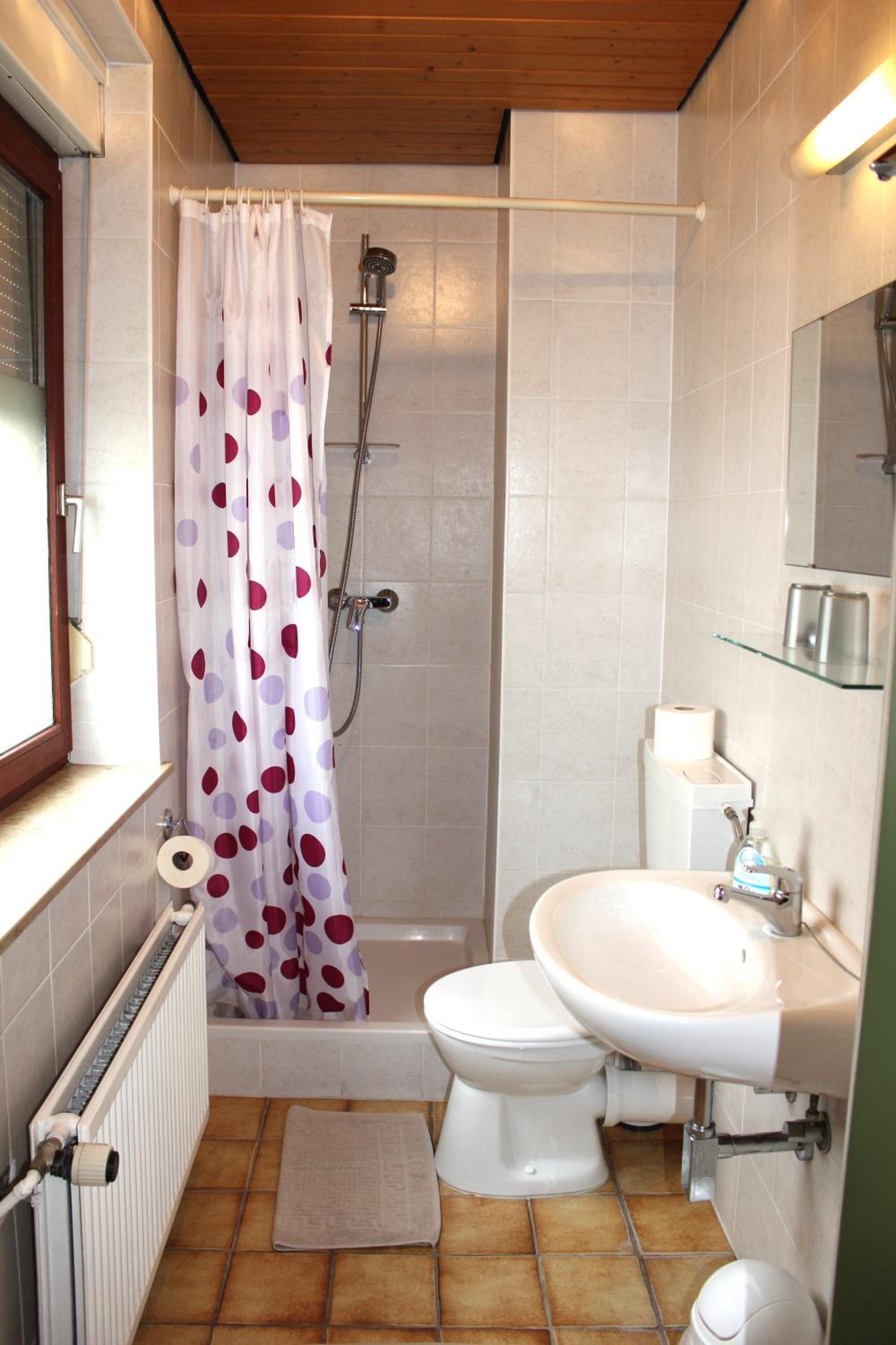 Double or Twin Room with Shower - Photo 5