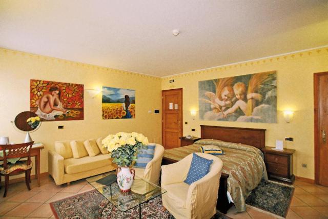 Double Room with Lake View - Photo 5