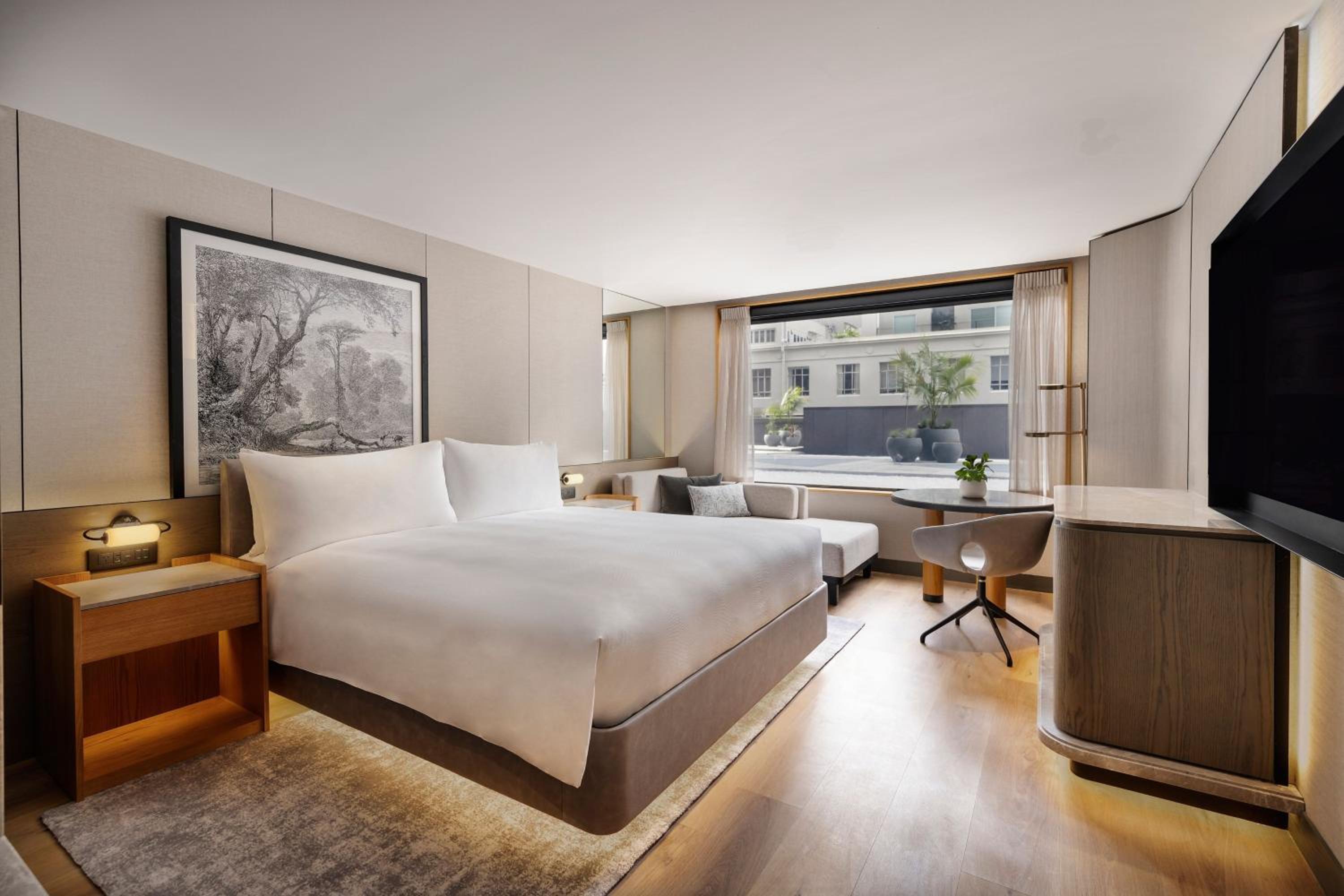 Deluxe King Room with Terrace View - Photo 5